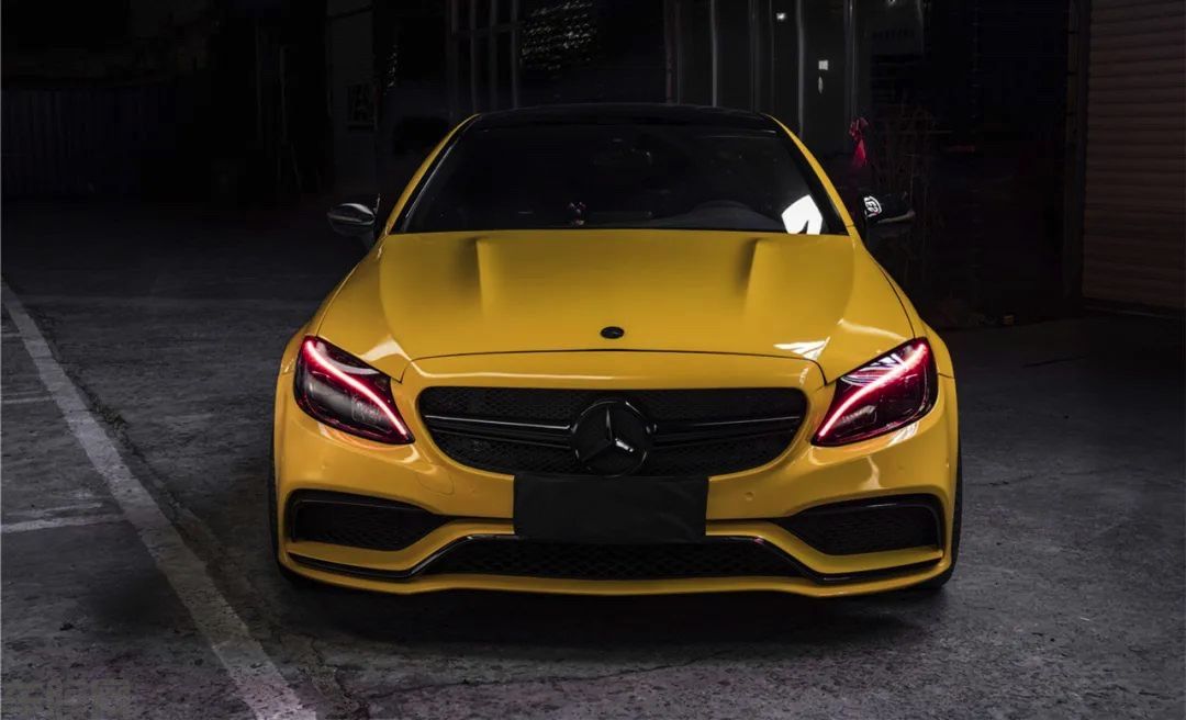奔驰C级Coupe 高光葵花黄贴膜改色效果图