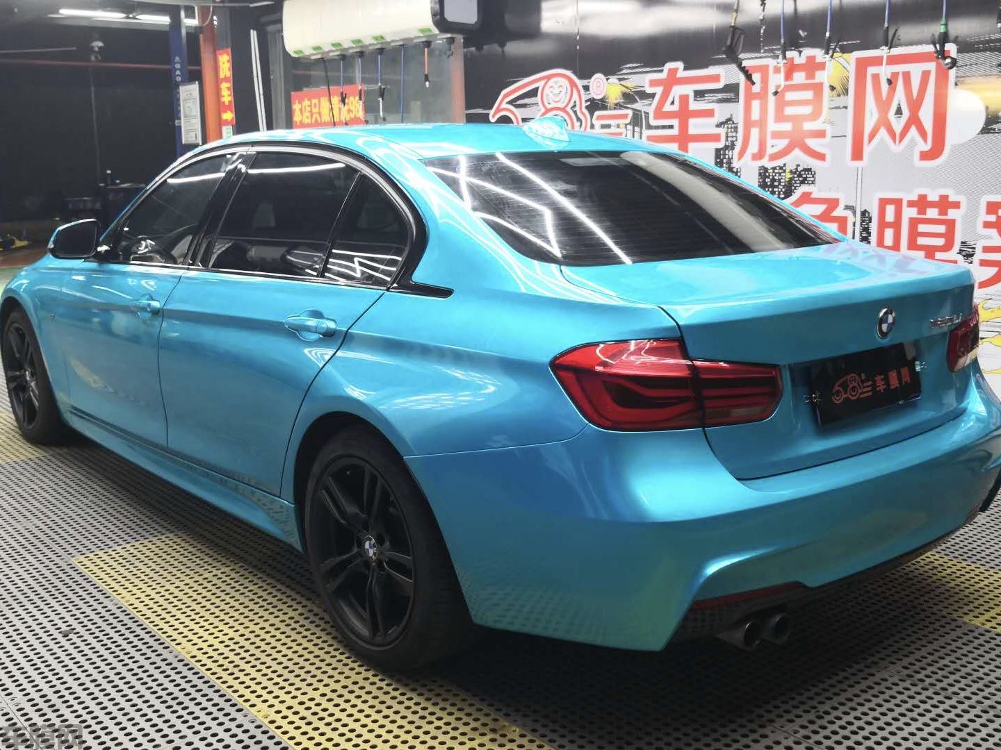 宝马320Li 超亮金属湖水蓝改色膜 效果图