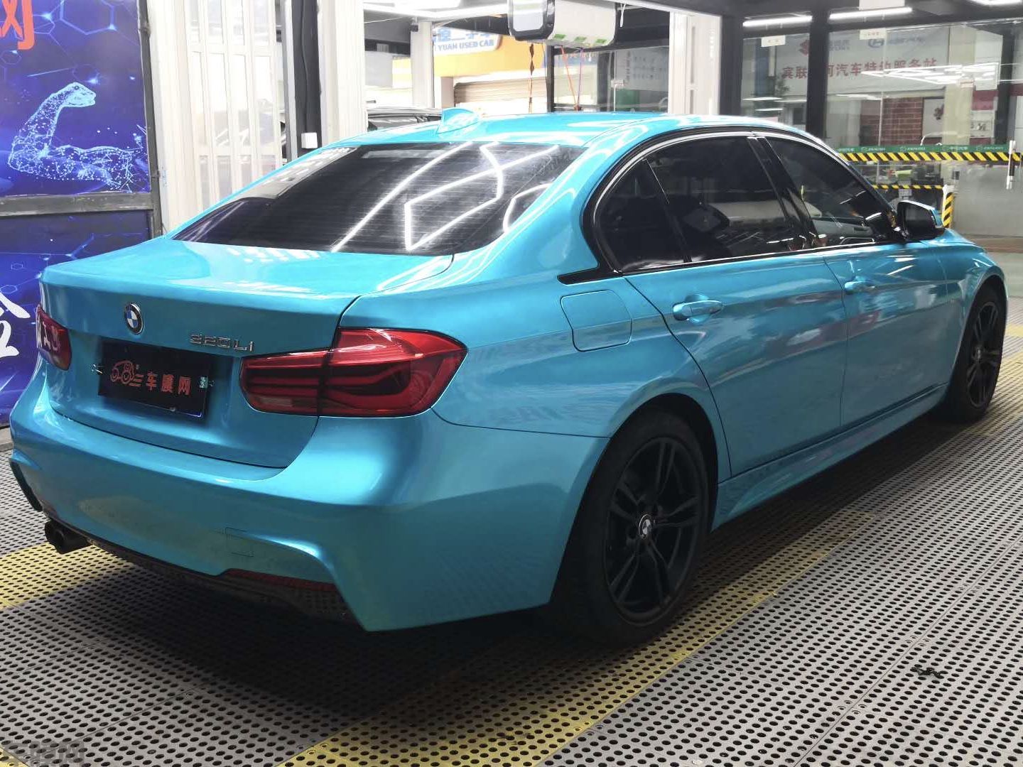 宝马320Li 超亮金属湖水蓝改色膜 效果图