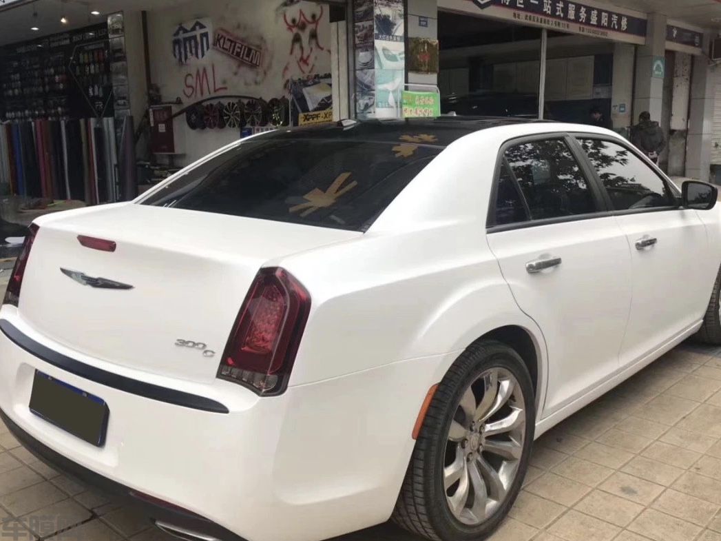 克莱斯勒300C 电光金属白改色贴膜效果图