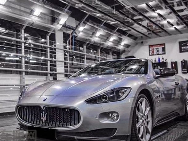 玛莎拉蒂GranTurismo 镭射银改色贴膜效果图