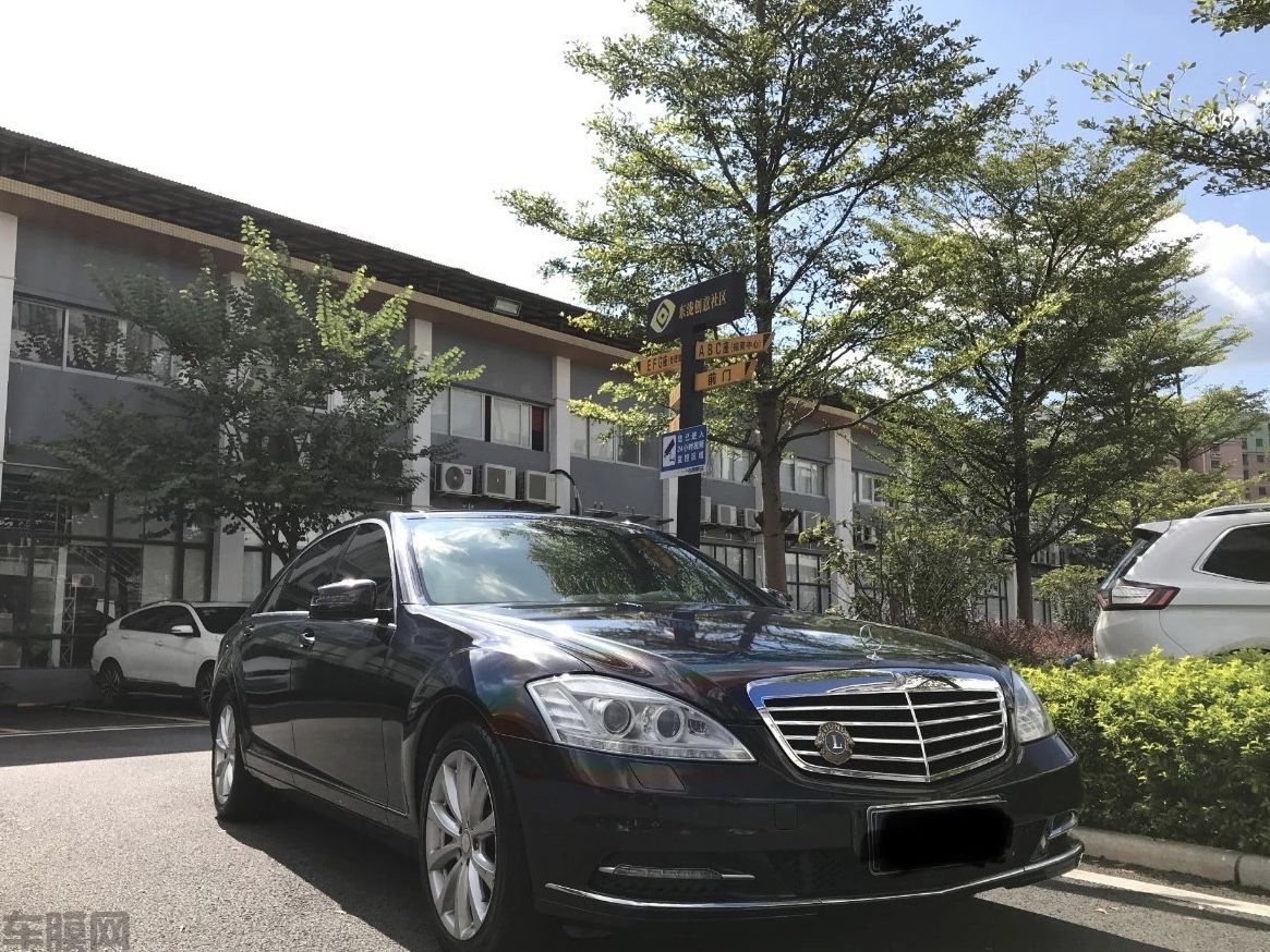奔驰S300L 七彩镭射黑改色贴膜效果图