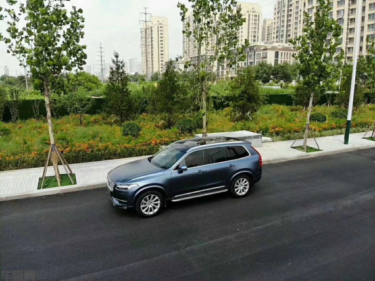 沃尔沃XC90 电光风暴蓝改色膜 效果图