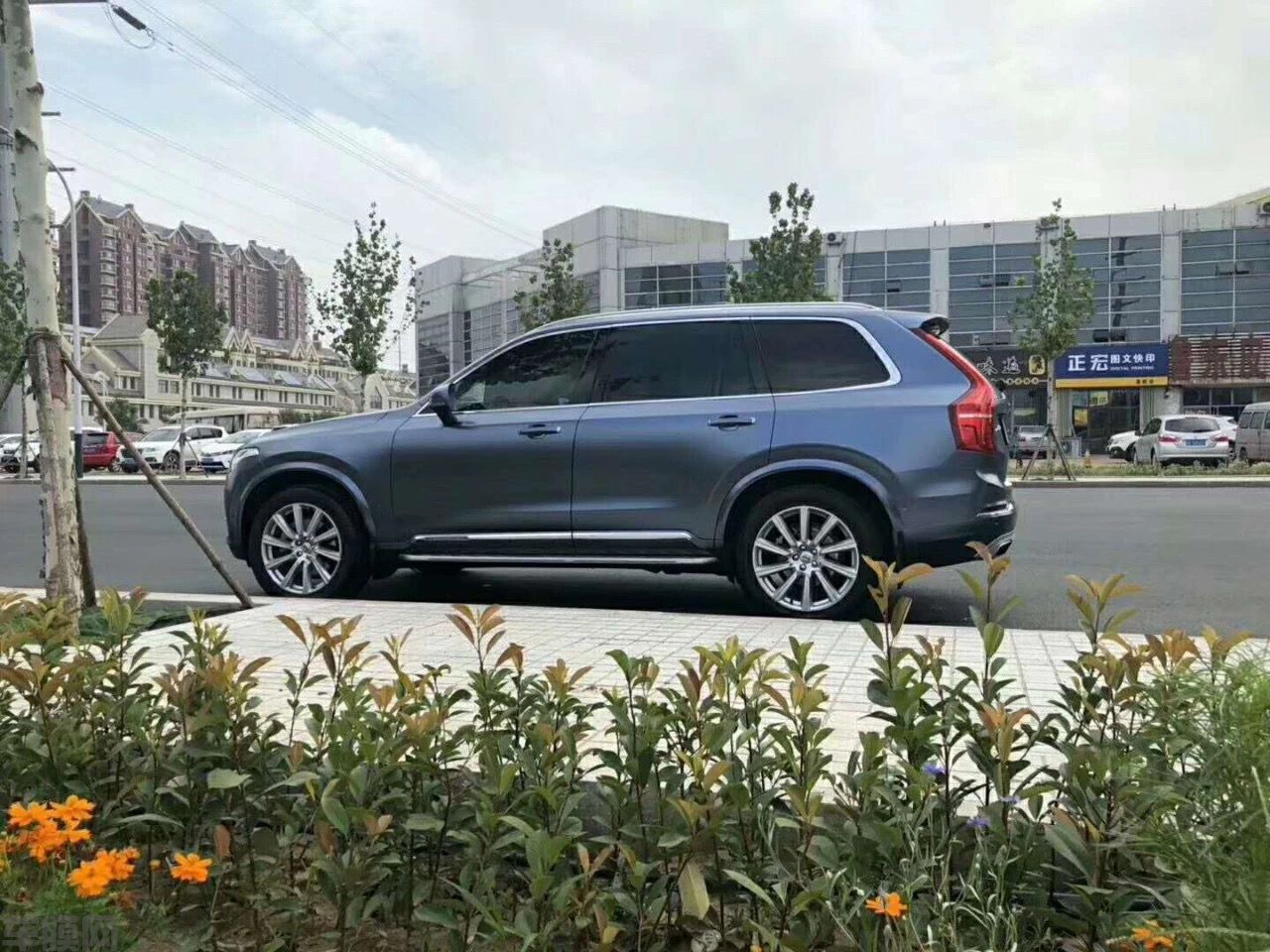 沃尔沃XC90 电光风暴蓝改色膜 效果图