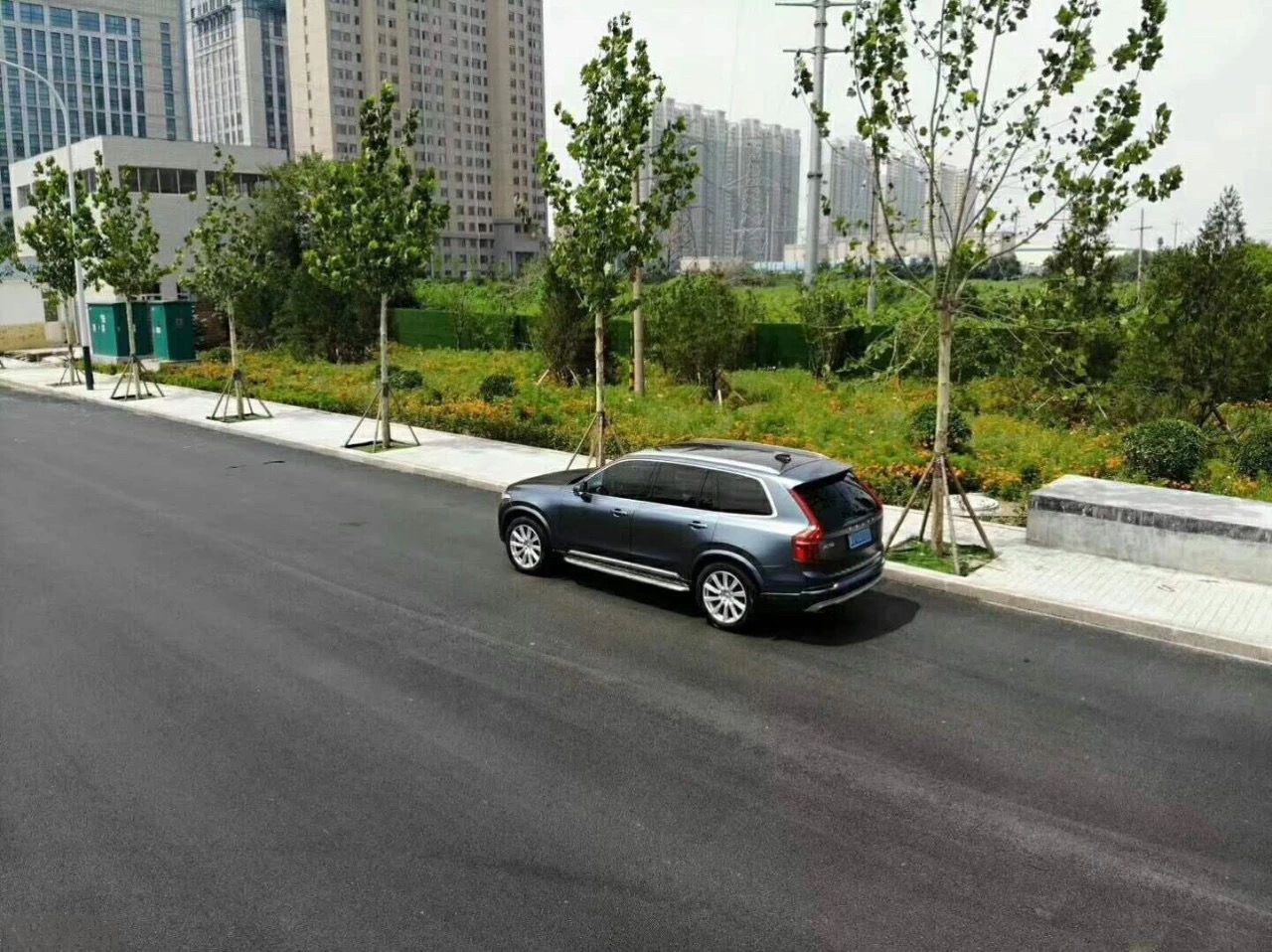 沃尔沃XC90 电光风暴蓝改色膜 效果图