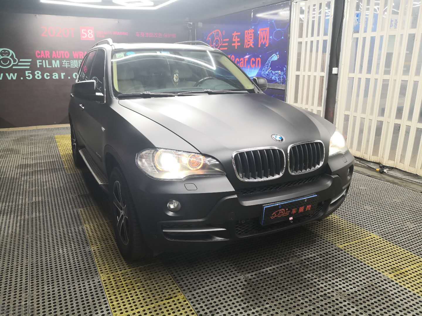 宝马X5 哑光黑改色贴膜效果图