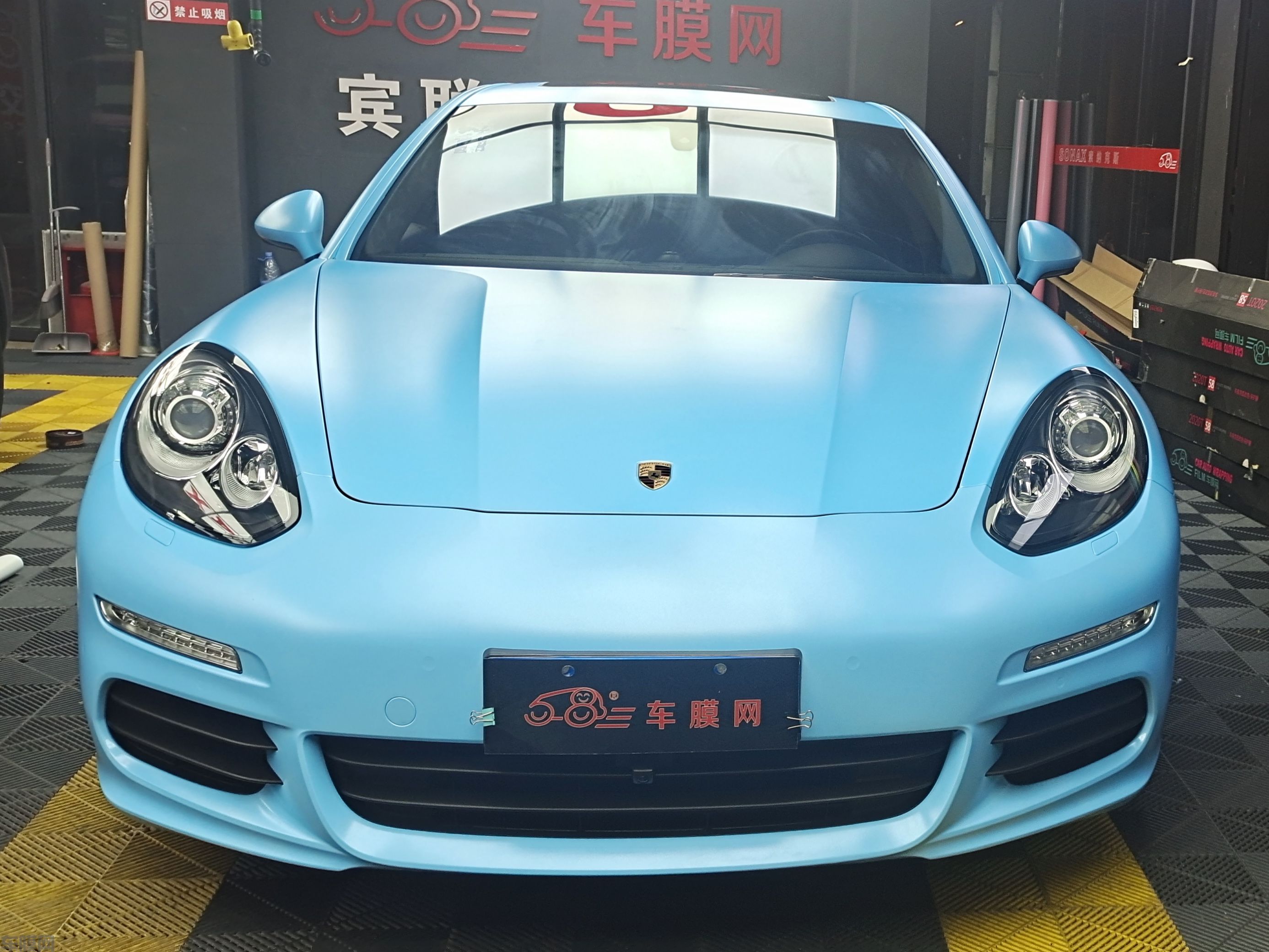 保时捷Panamera 电光天空蓝改色膜 效果图