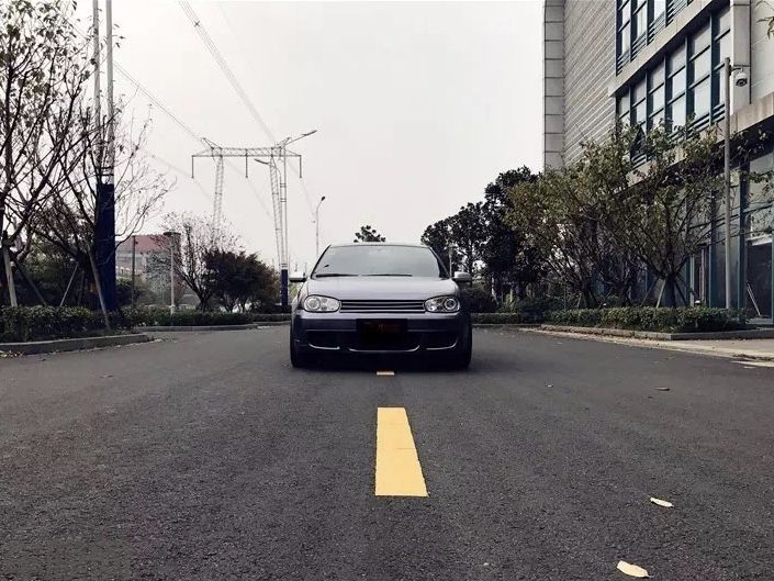 大众高尔夫4 亚光金属碳灰改色膜 效果图