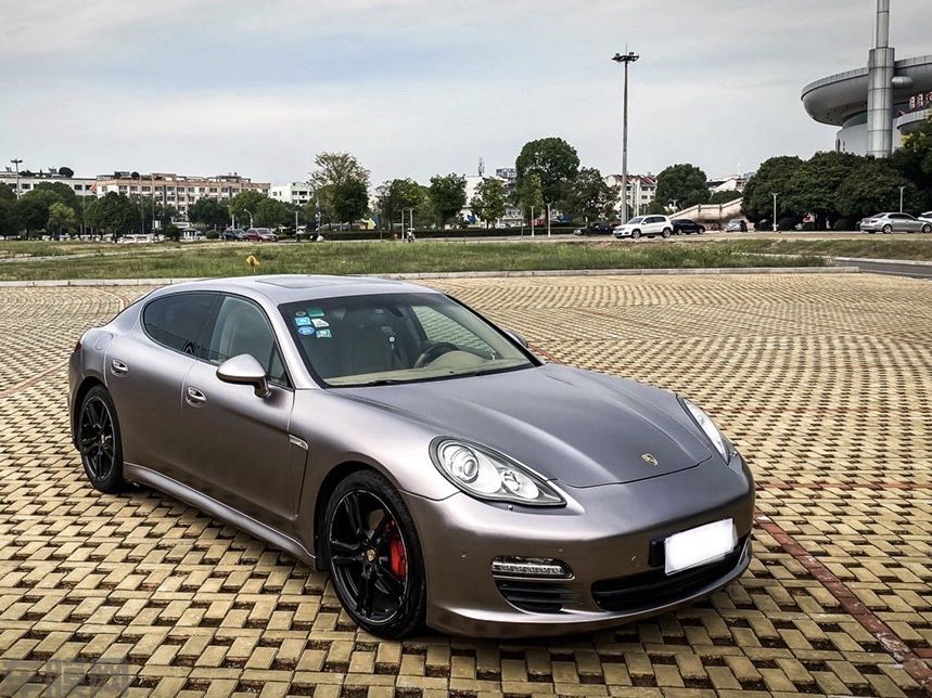 保时捷Panamera 电光战斗灰改色膜 效果图