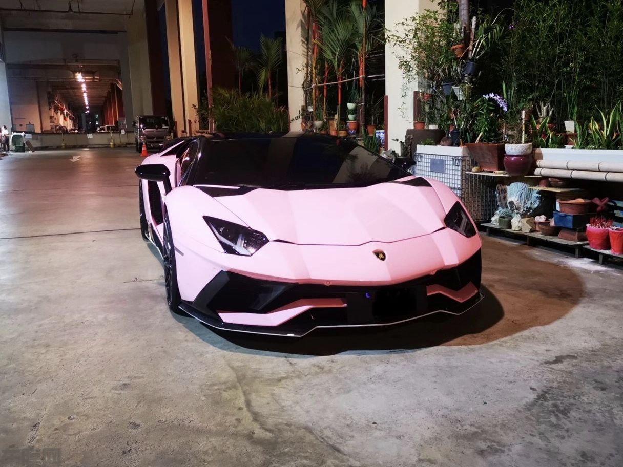 兰博基尼 Aventador S 高亮樱花粉改色膜 效果图