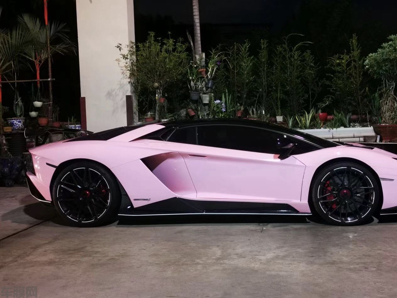 兰博基尼 Aventador S 高亮樱花粉改色膜 效果图