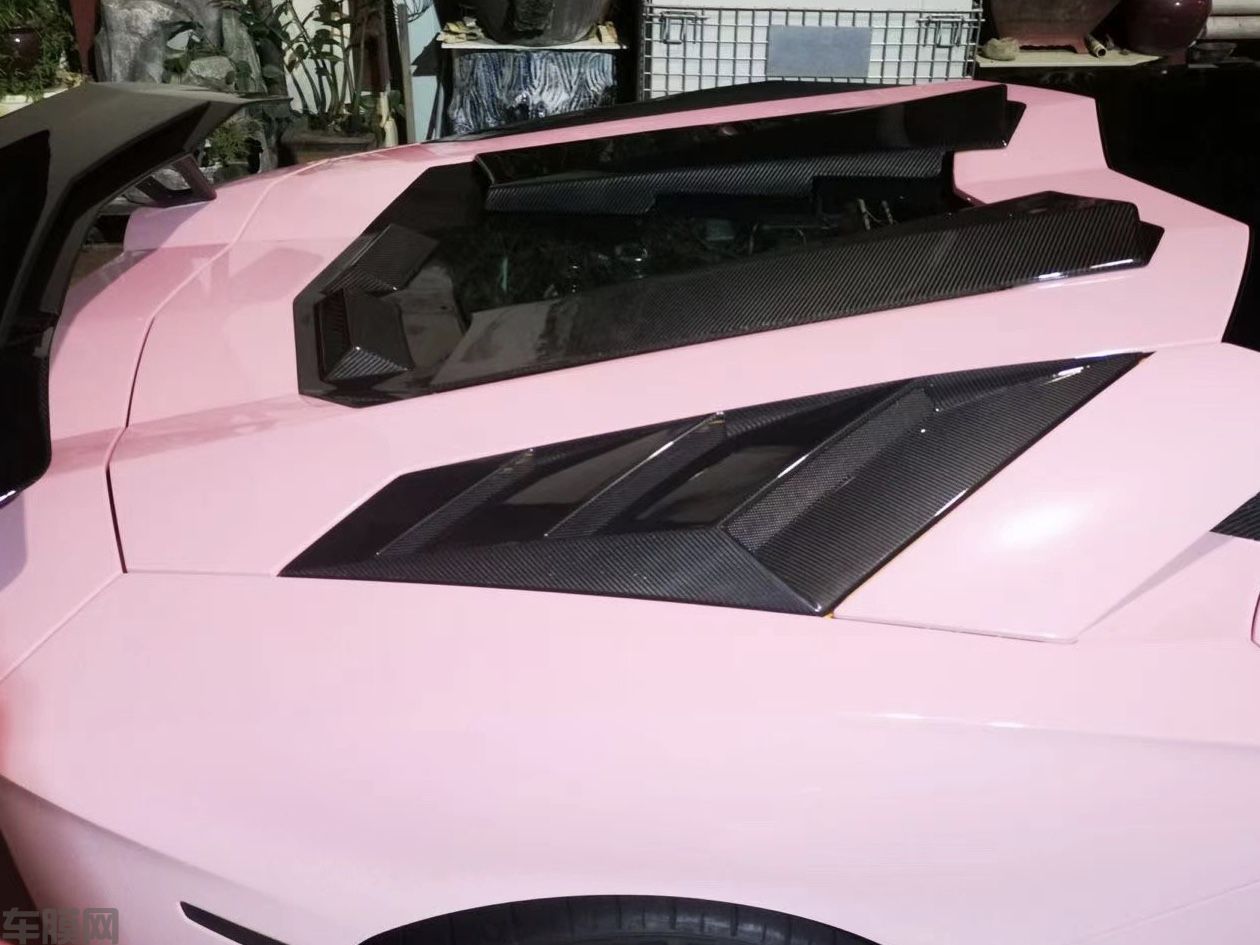 兰博基尼 Aventador S 高亮樱花粉改色膜 效果图