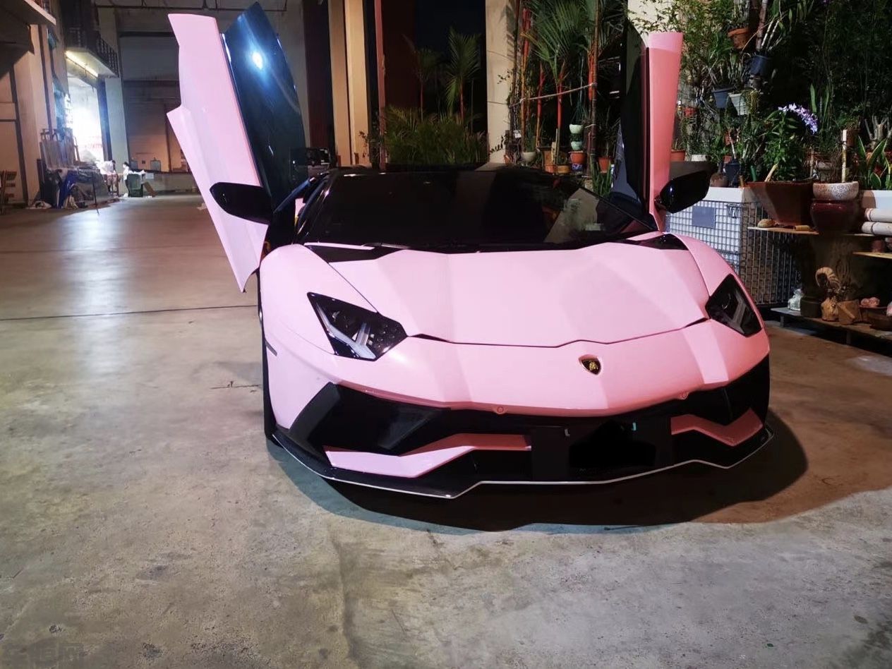 兰博基尼 Aventador S 高亮樱花粉改色膜 效果图