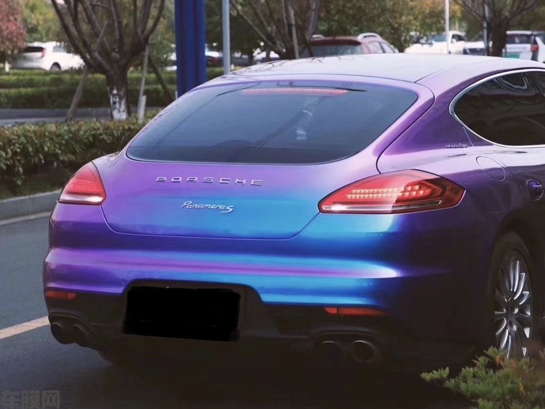 保时捷Panamera 亮面极光色改色膜 效果图
