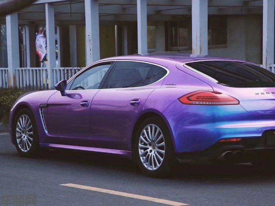 保时捷Panamera 亮面极光色改色膜 效果图