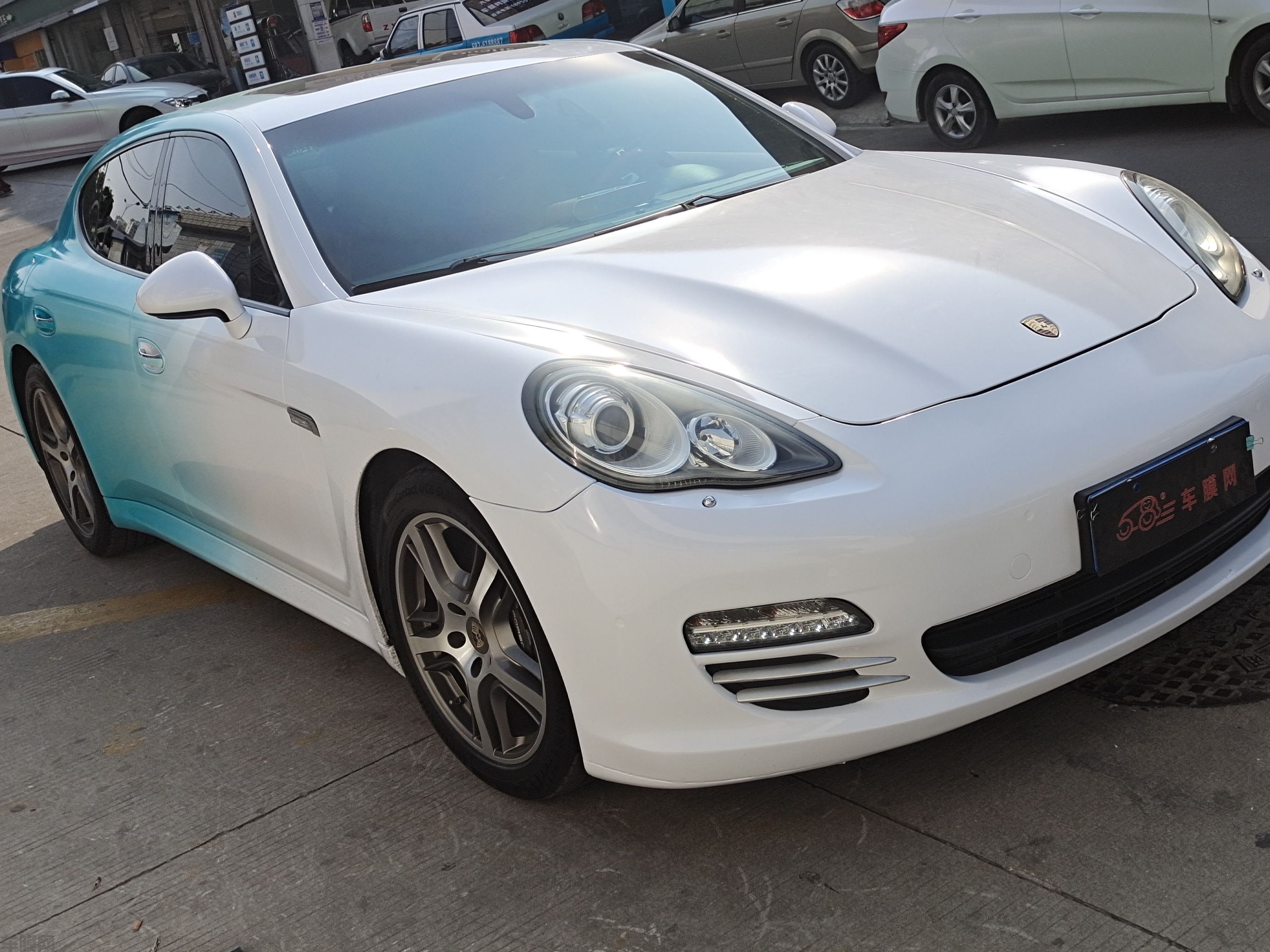 保时捷panamera 白渐变蓝改色膜 效果图
