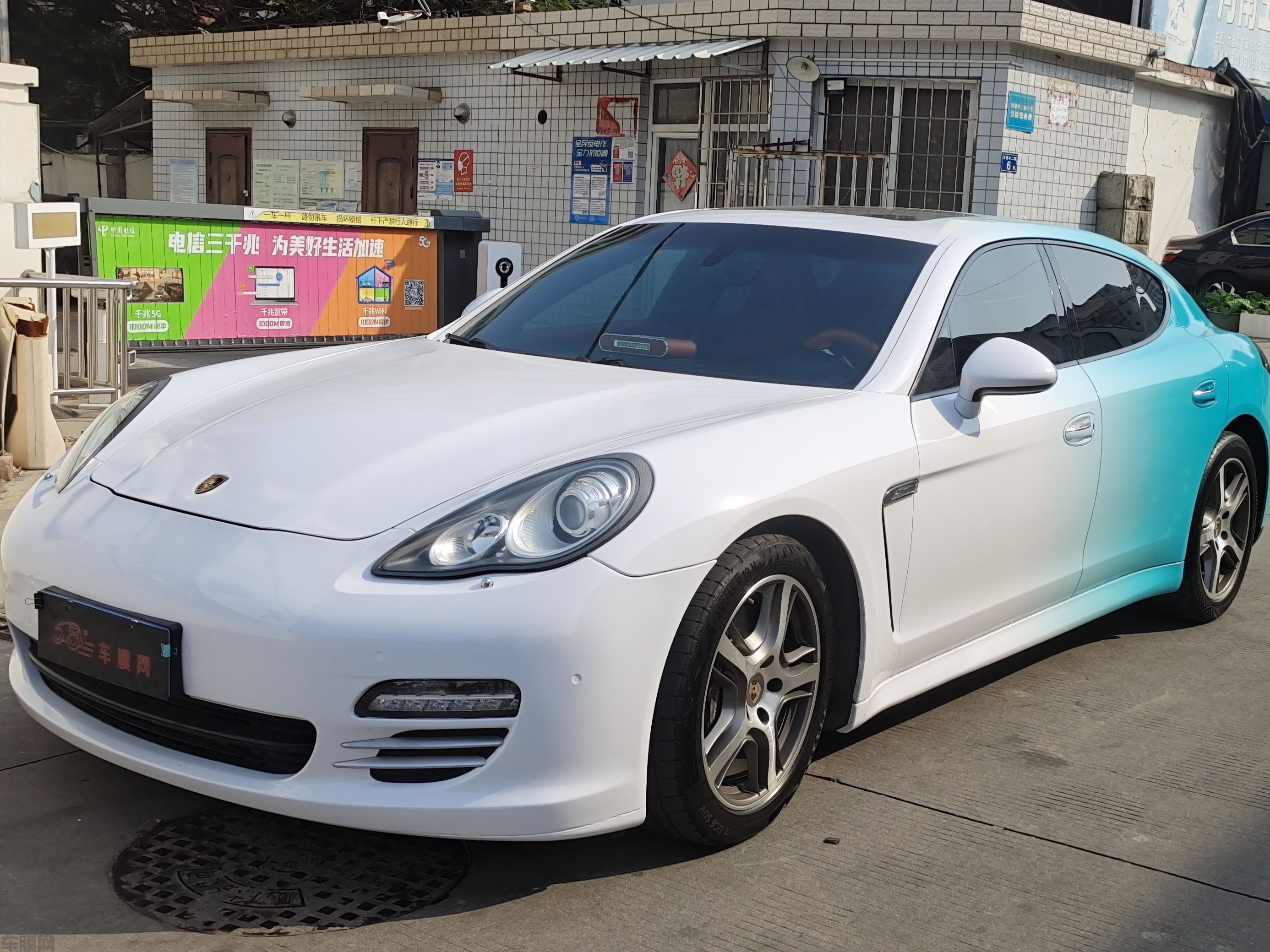 保时捷panamera 白渐变蓝改色膜 效果图