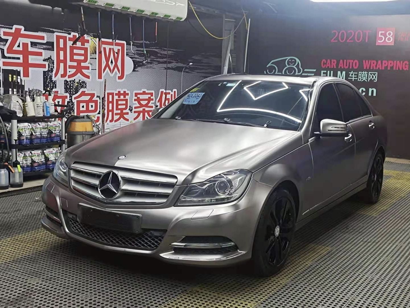 奔驰C200 电光棕灰改色膜效果图