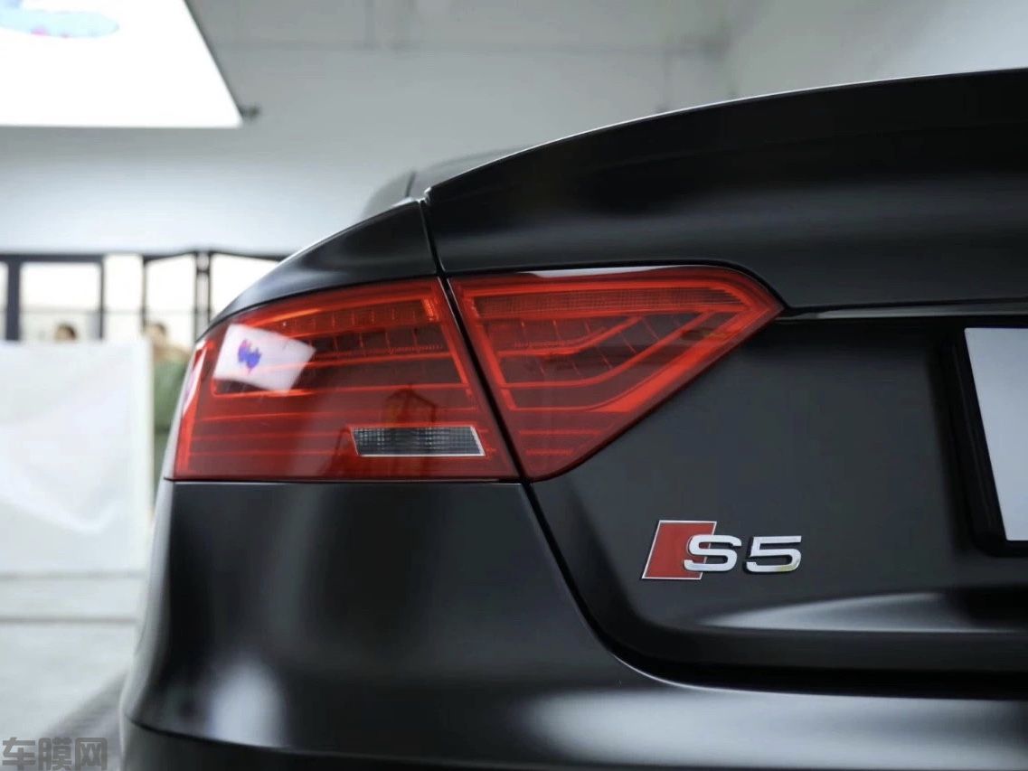 奥迪 S5 电光黑改色膜 效果图