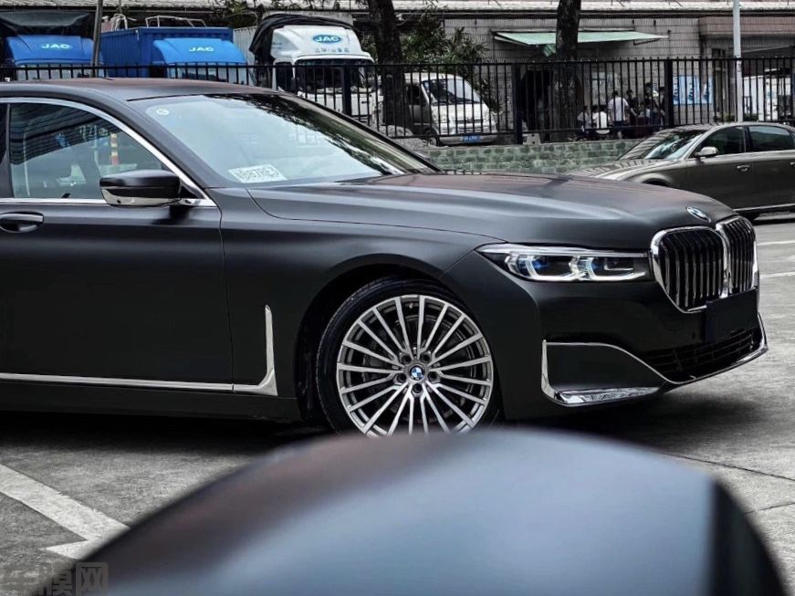 宝马740Li 电光金属黑改色膜 效果图