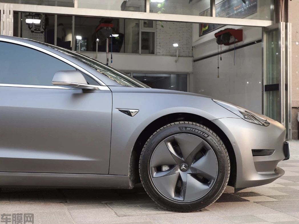 特斯拉 Model3  AMG山灰改色膜 效果图