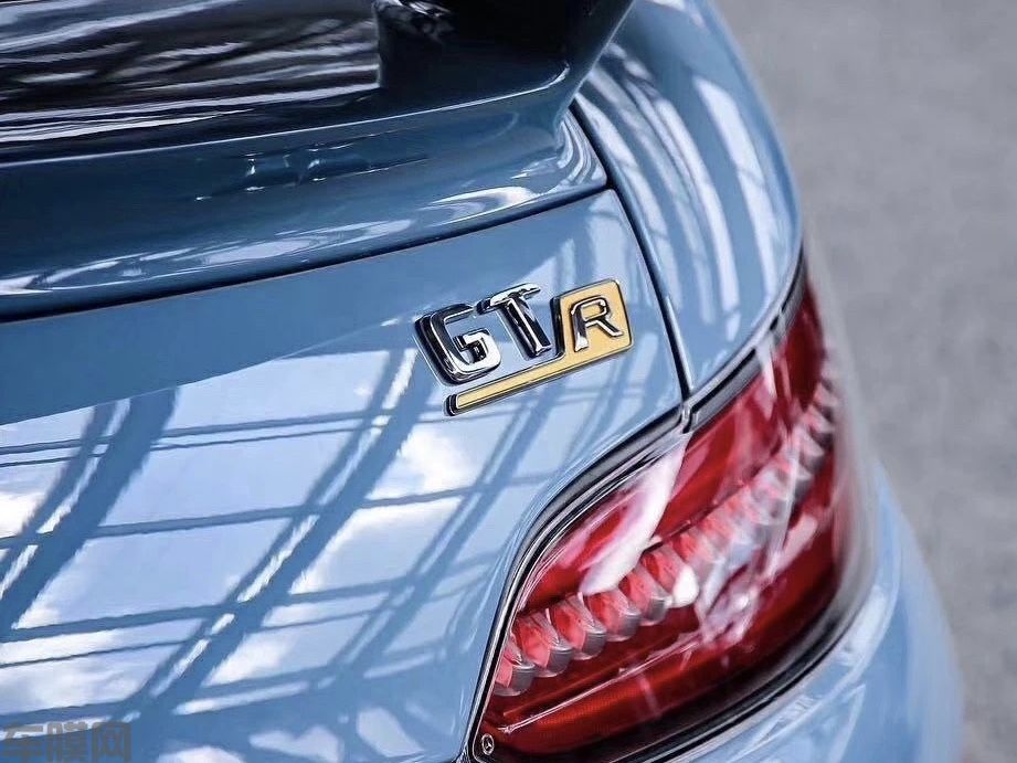 AMG GTR 亮浅天空蓝改色膜 效果图