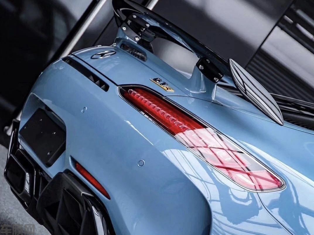 AMG GTR 亮浅天空蓝改色膜 效果图