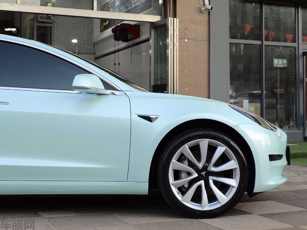 特斯拉 Model3 马卡龙月光玉改色膜 效果图