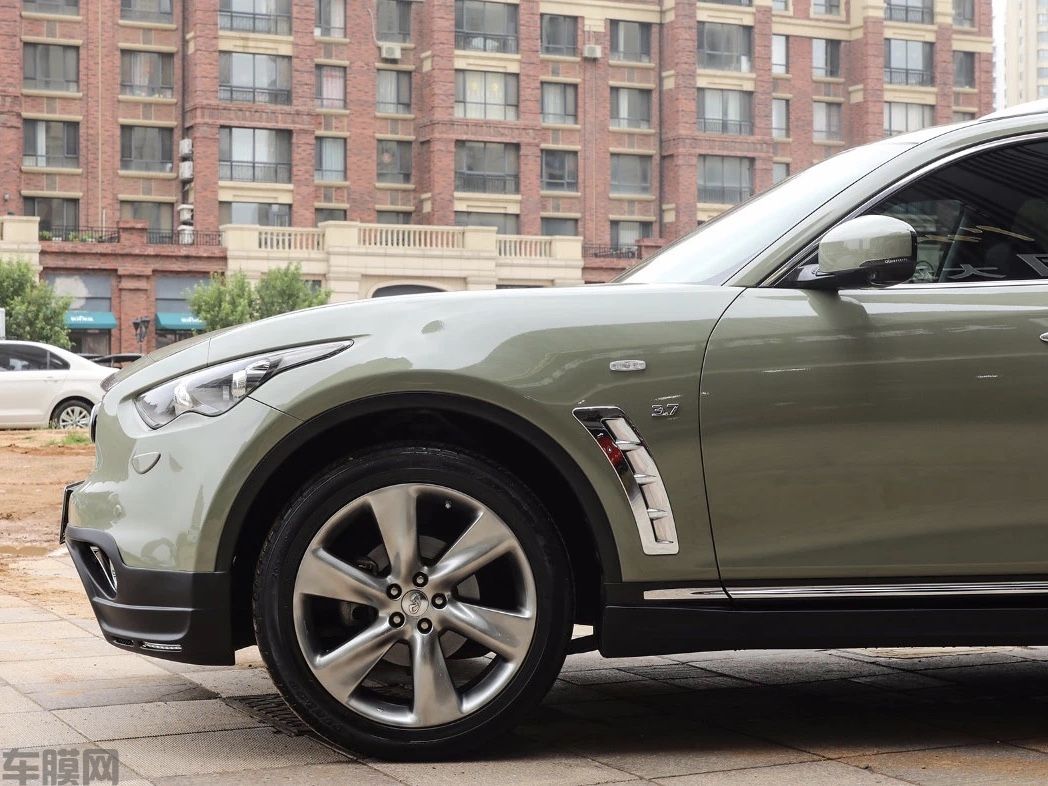 英菲尼迪 QX70 高亮卡其绿改色膜 效果图