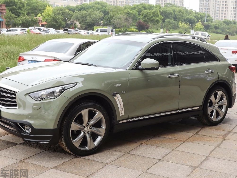 英菲尼迪 QX70 高亮卡其绿改色膜 效果图