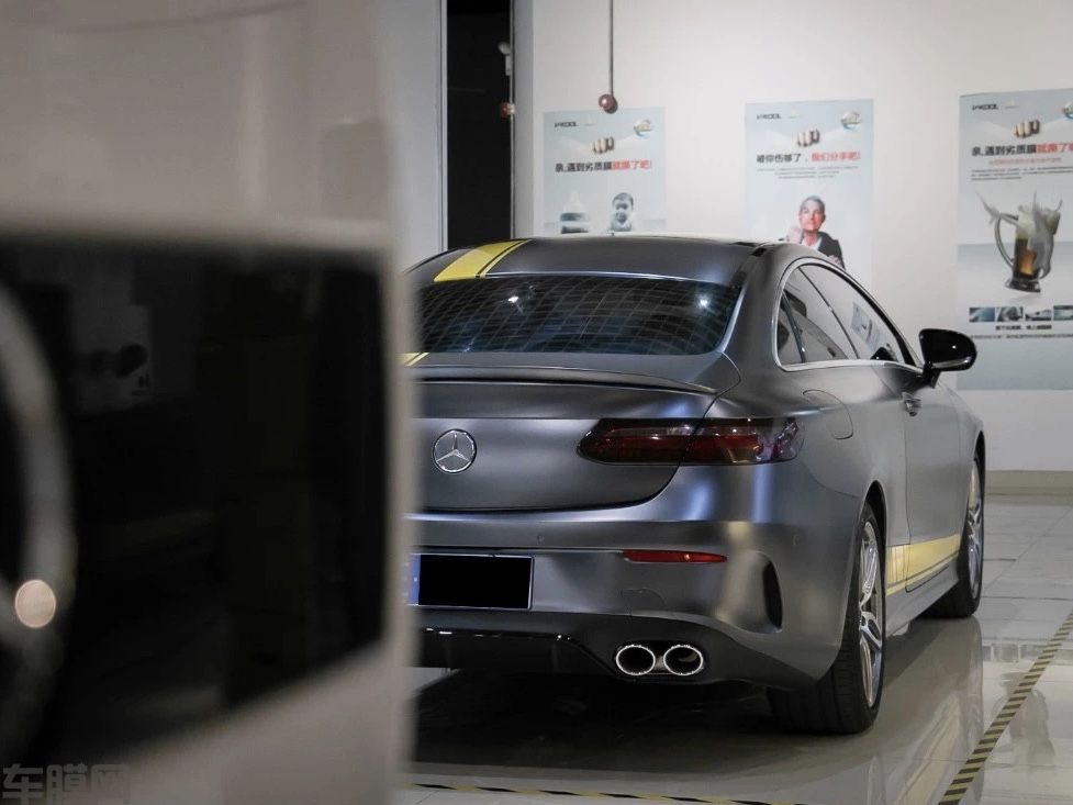 奔驰E Coupe 电光金属深邃灰+AMG拉花改色膜效果图