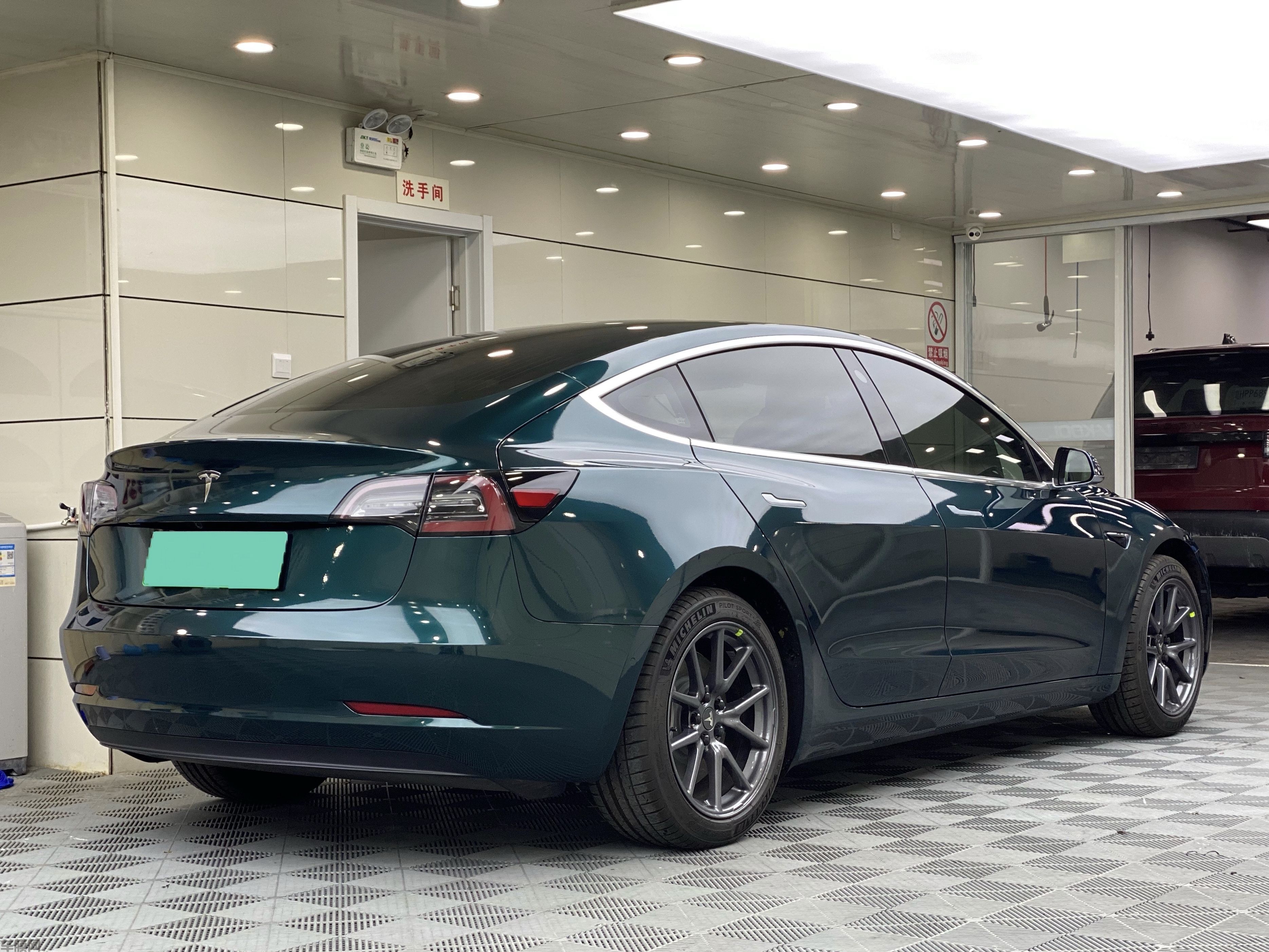 特斯拉Model 3 暗夜英国绿改色膜 效果图
