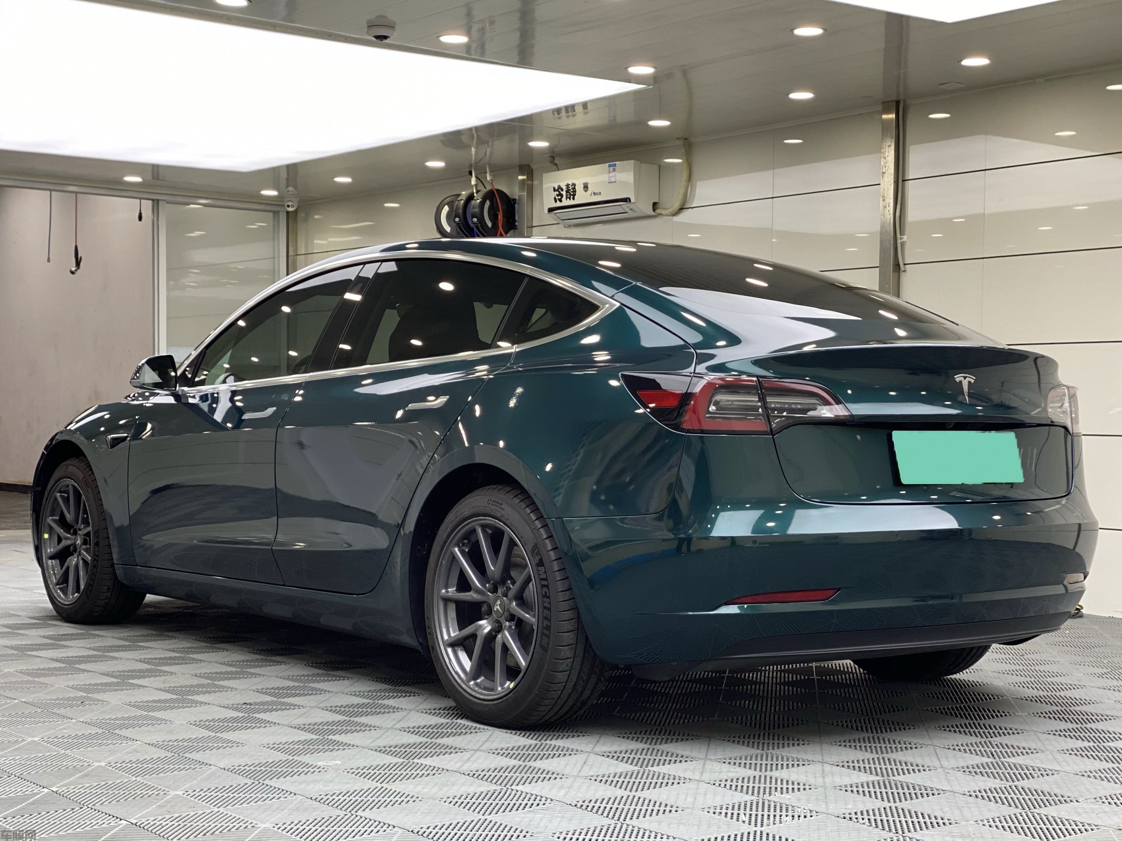 特斯拉Model 3 暗夜英国绿改色膜 效果图