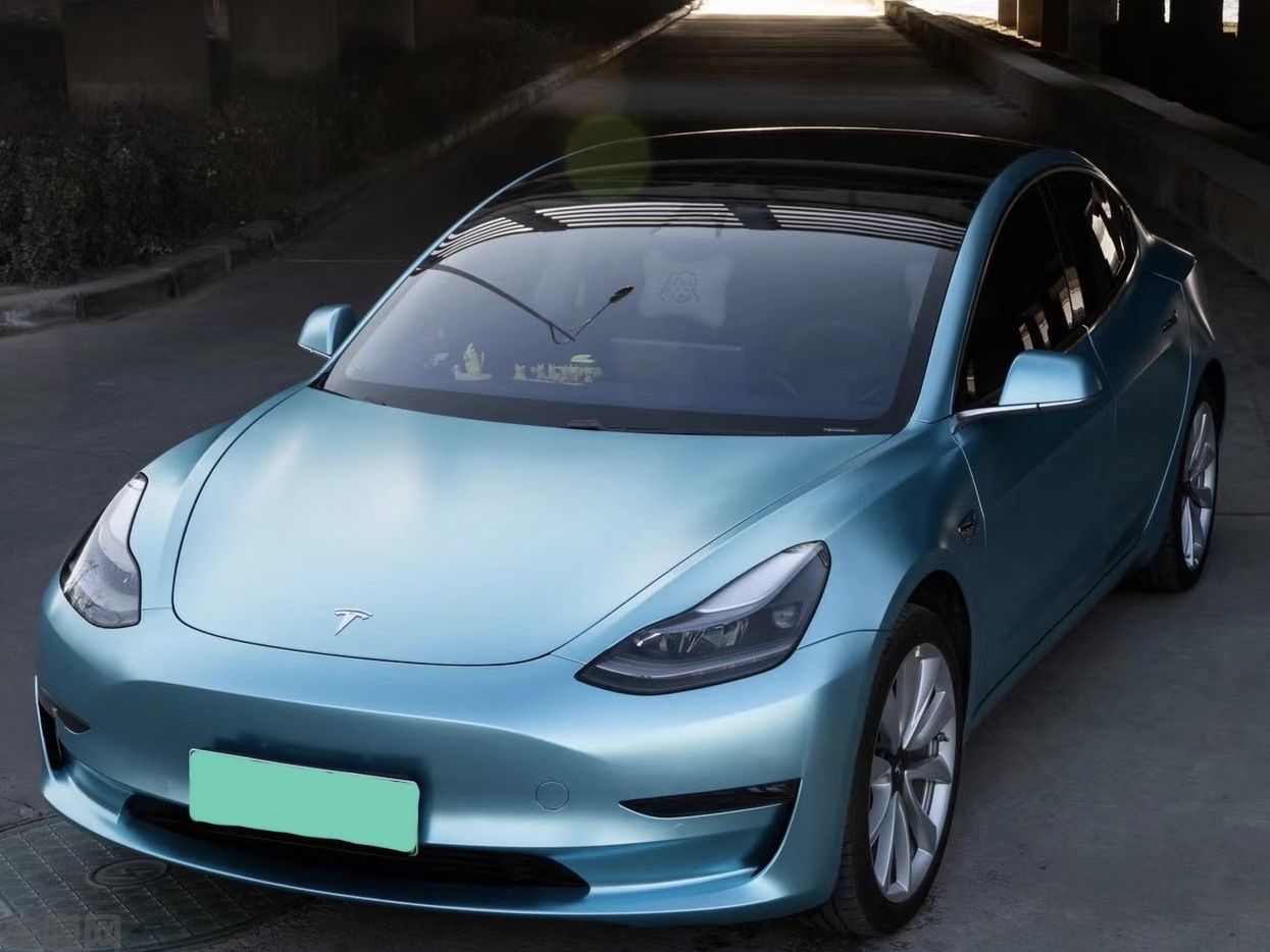 特斯拉ModeL 3 电光金属湖水蓝改色膜 效果图