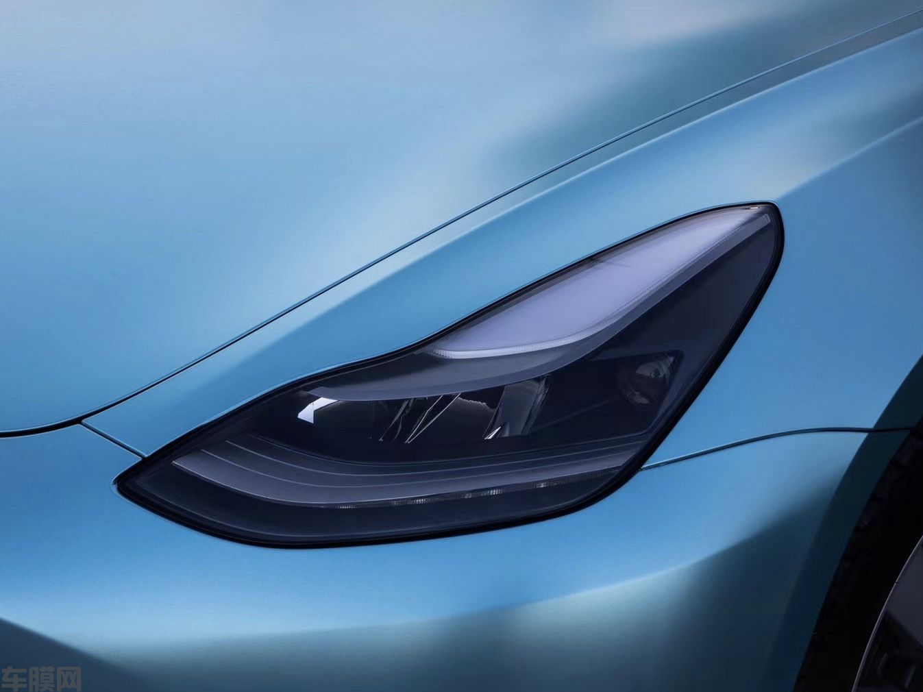 特斯拉ModeL 3 电光金属湖水蓝改色膜 效果图