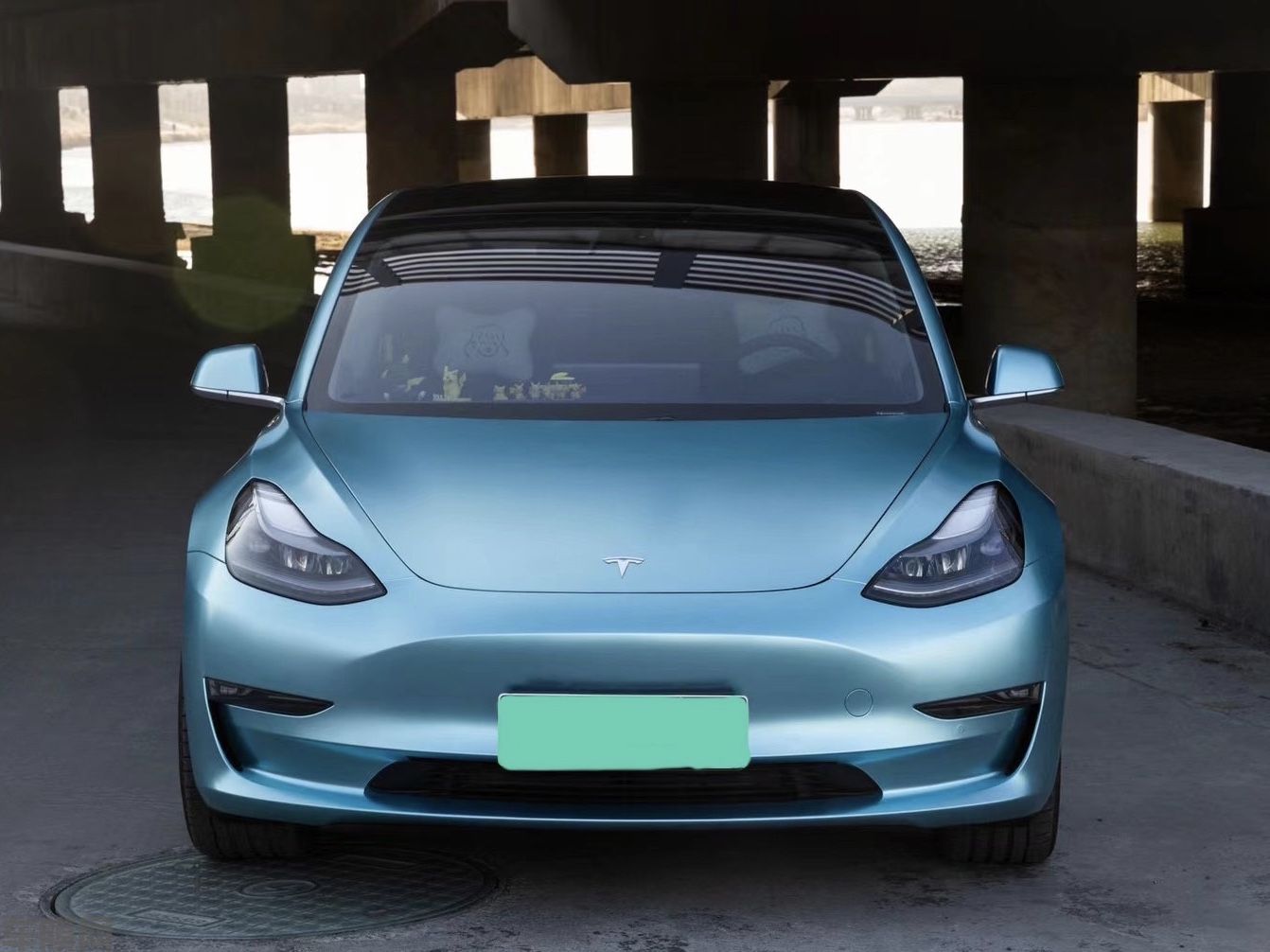 特斯拉ModeL 3 电光金属湖水蓝改色膜 效果图