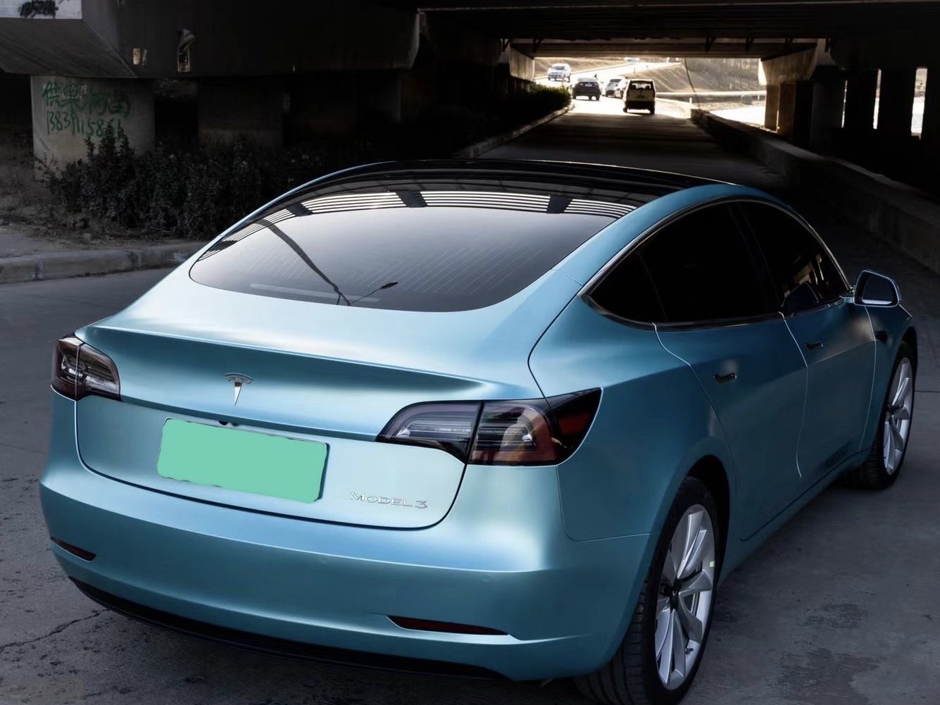 特斯拉ModeL 3 电光金属湖水蓝改色膜 效果图
