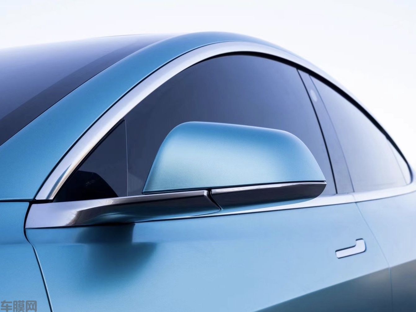 特斯拉ModeL 3 电光金属湖水蓝改色膜 效果图