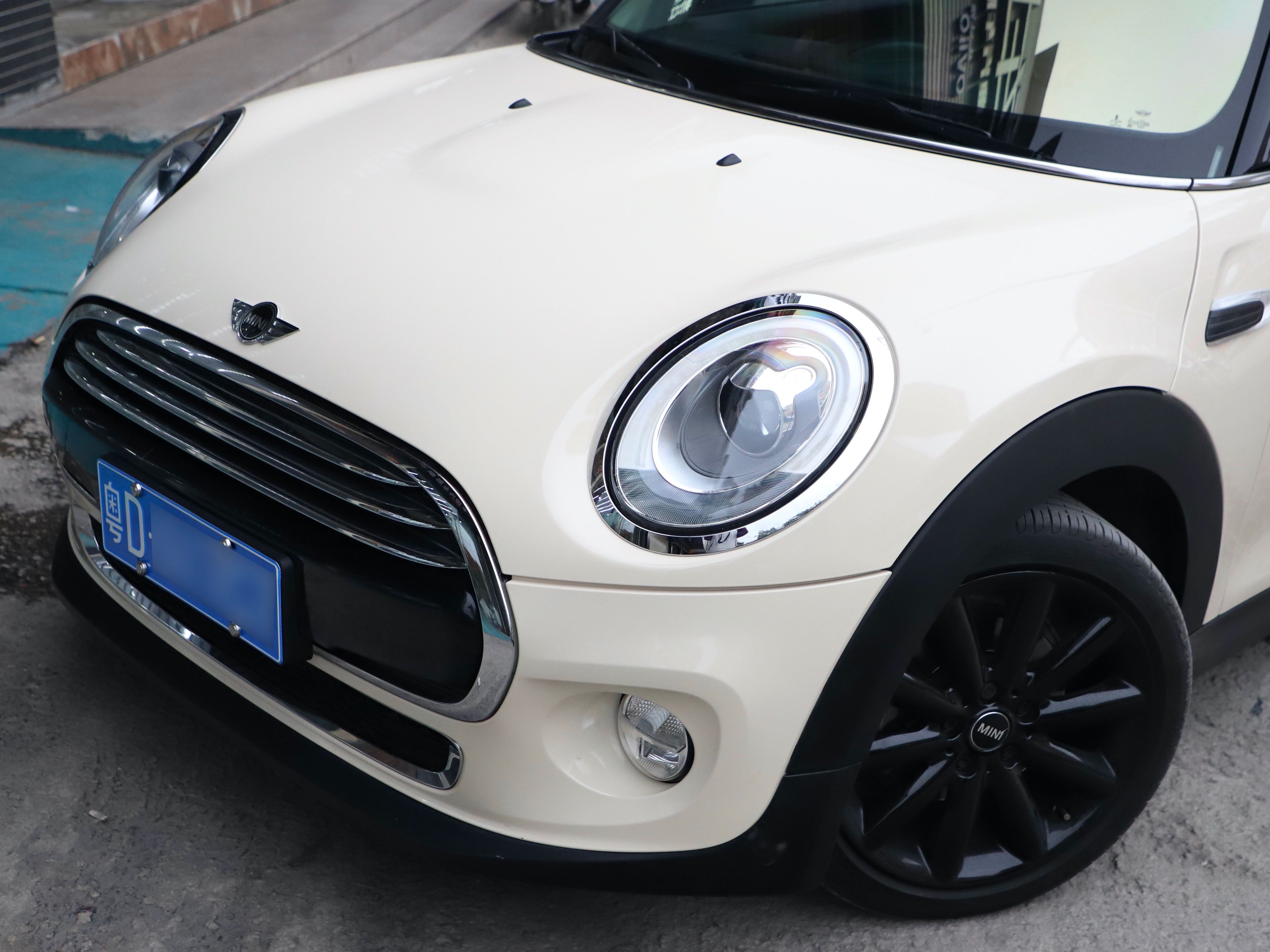 MINI 亮光撒哈拉黄改色膜 效果图