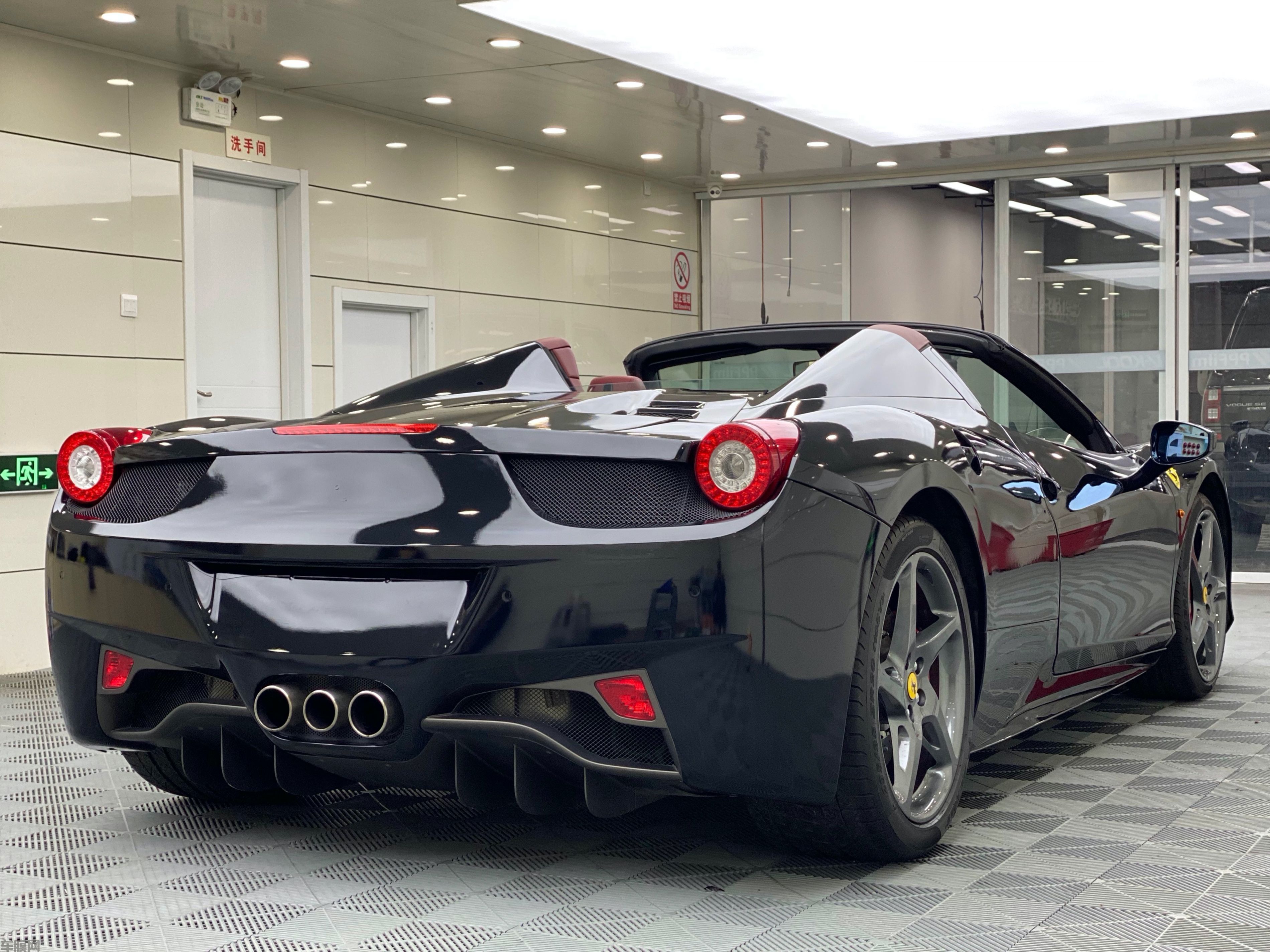 法拉利458 Spider 亮黑改色膜 效果图