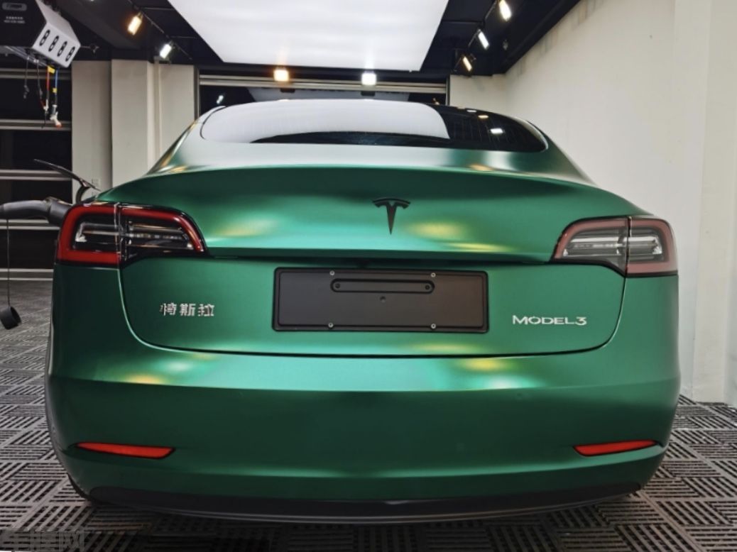 特斯拉 MODEL3 电光祖母绿改色膜 效果图