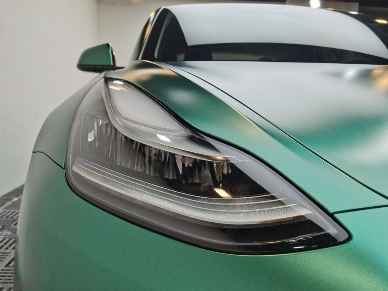 特斯拉 MODEL3 电光祖母绿改色膜 效果图