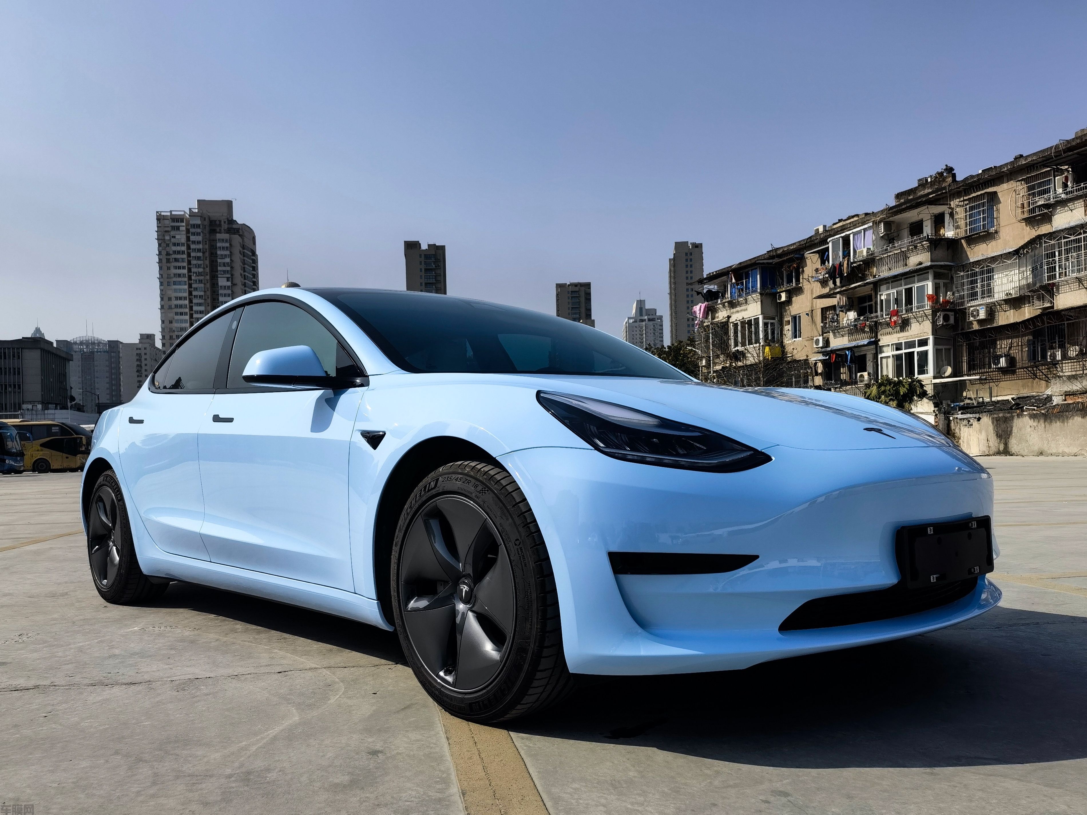 特斯拉model3 超亮冰川蓝改色膜 效果图