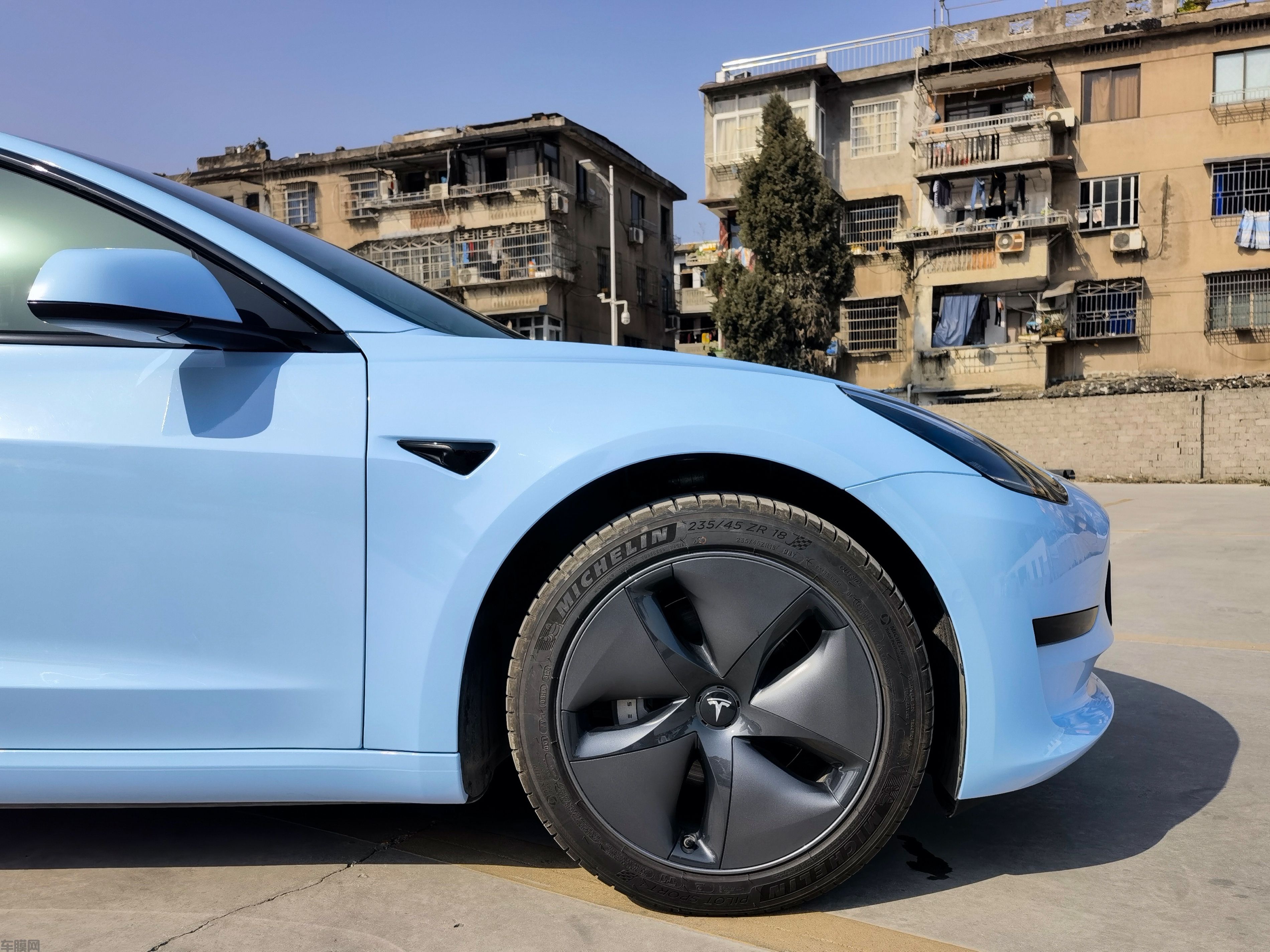 特斯拉model3 超亮冰川蓝改色膜 效果图