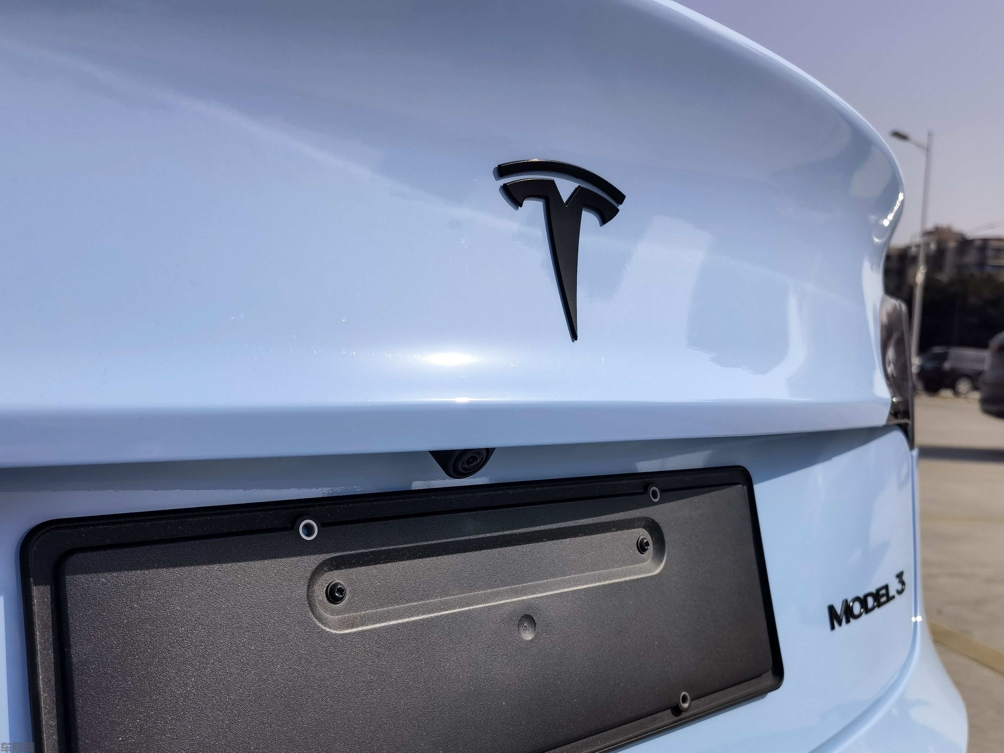 特斯拉model3 超亮冰川蓝改色膜 效果图