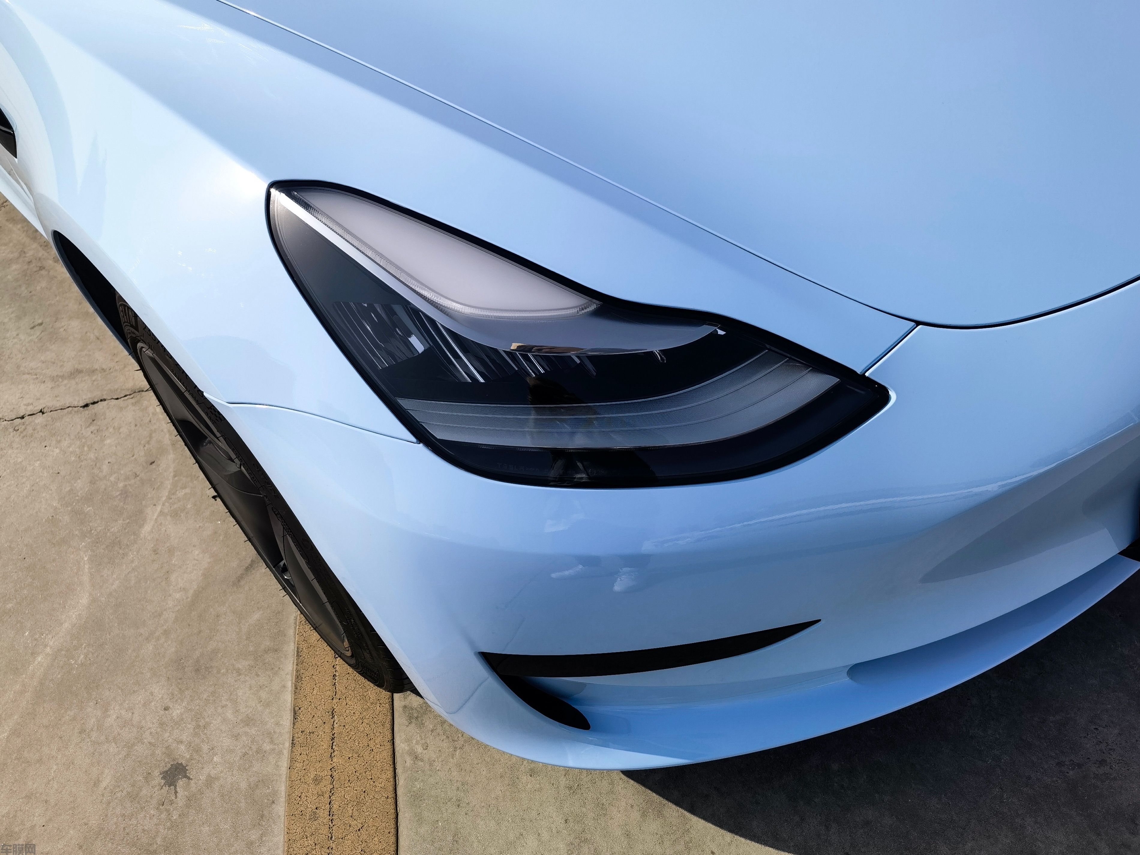 特斯拉model3 超亮冰川蓝改色膜 效果图