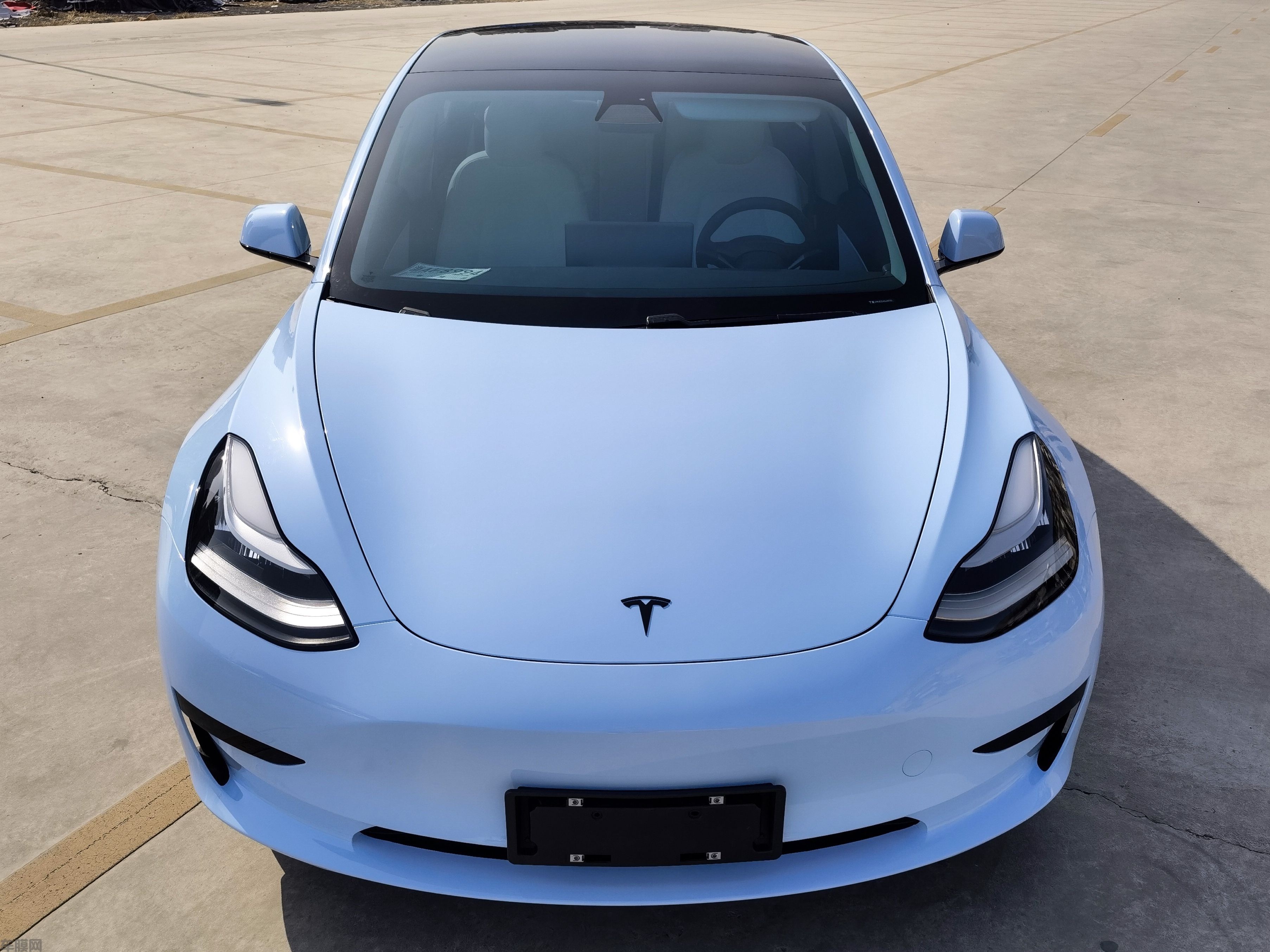 特斯拉model3 超亮冰川蓝改色膜 效果图