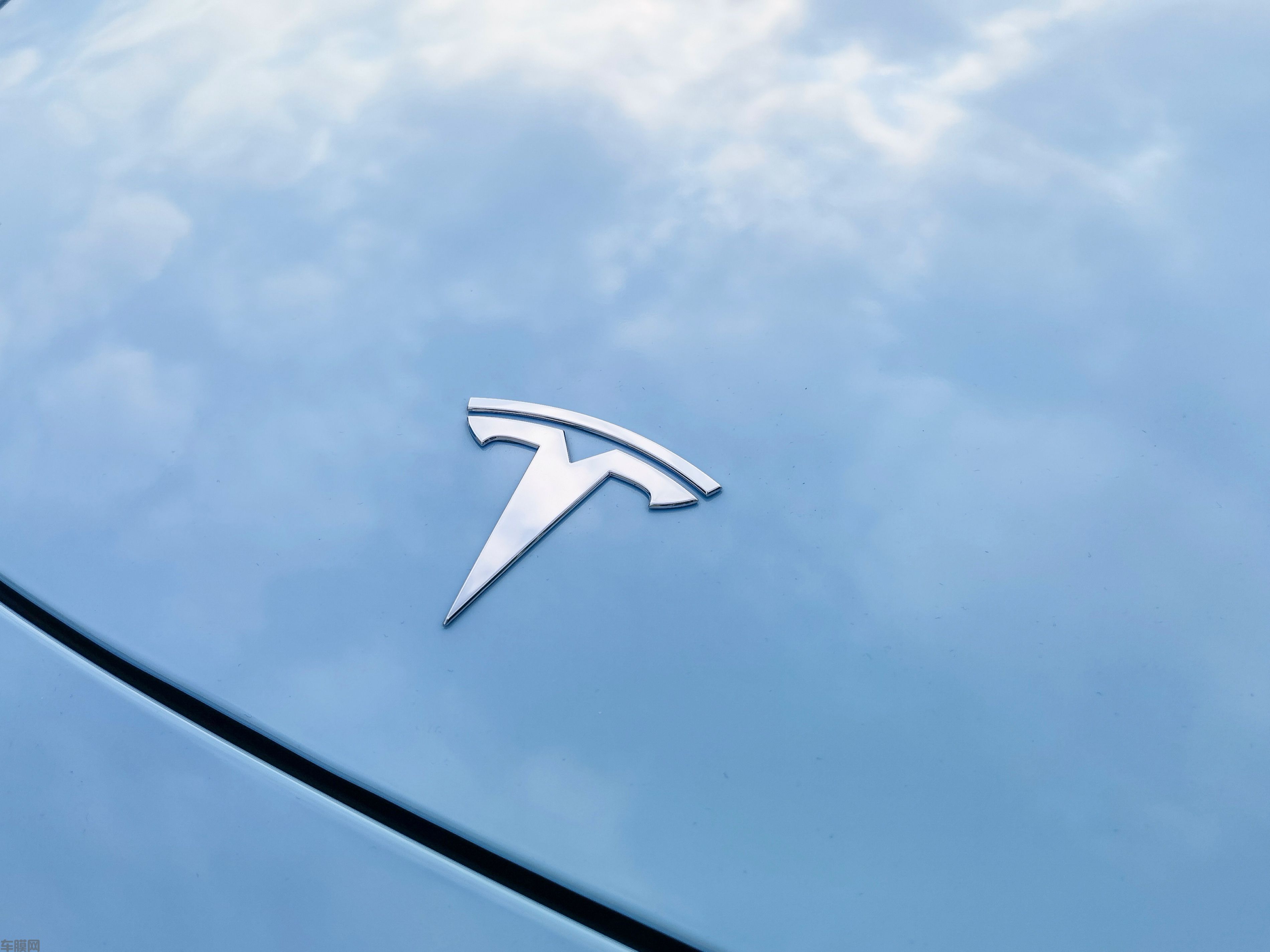 特斯拉model3 超亮海风蓝改色膜 效果图