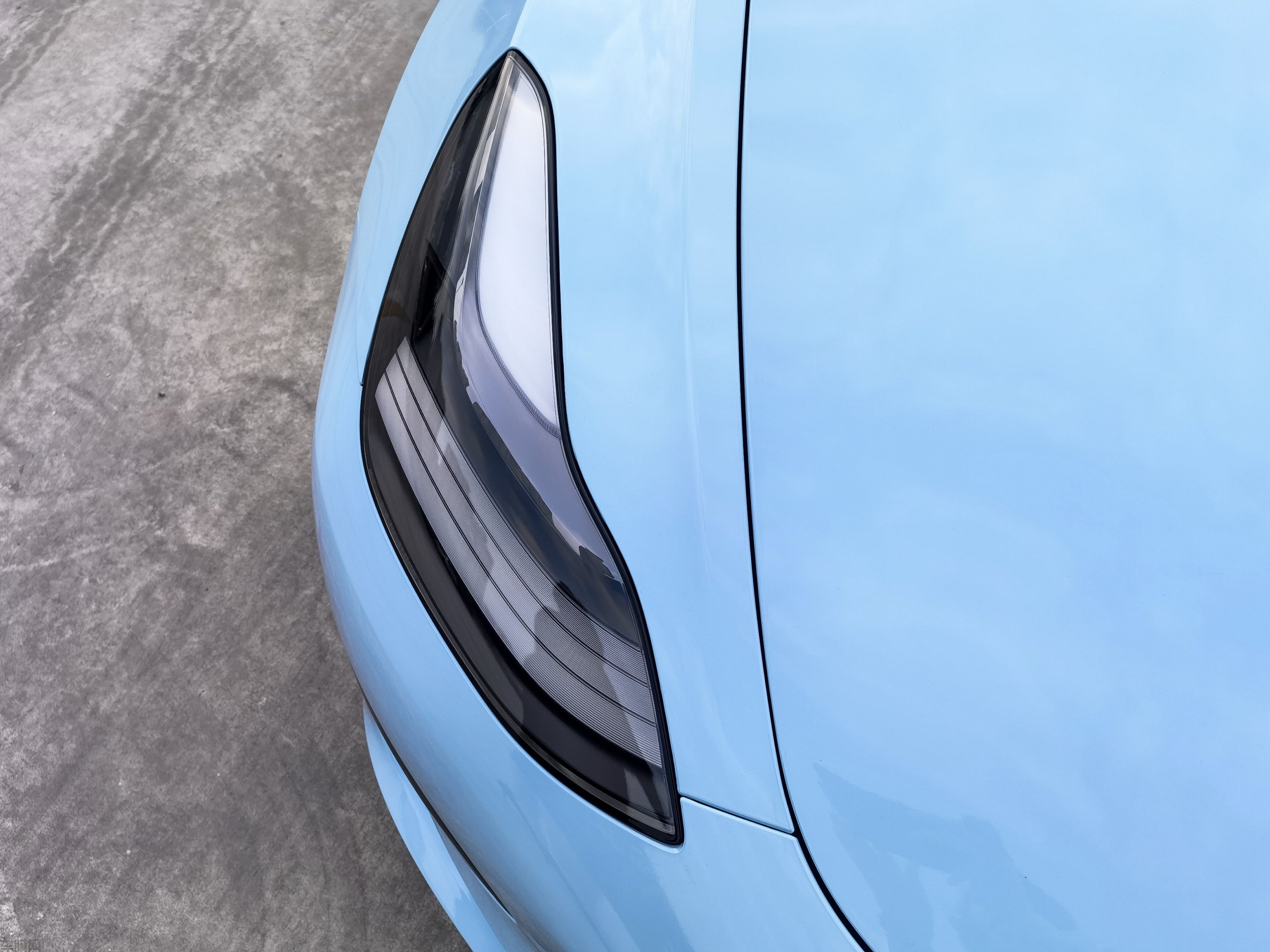 特斯拉model3 超亮海风蓝改色膜 效果图