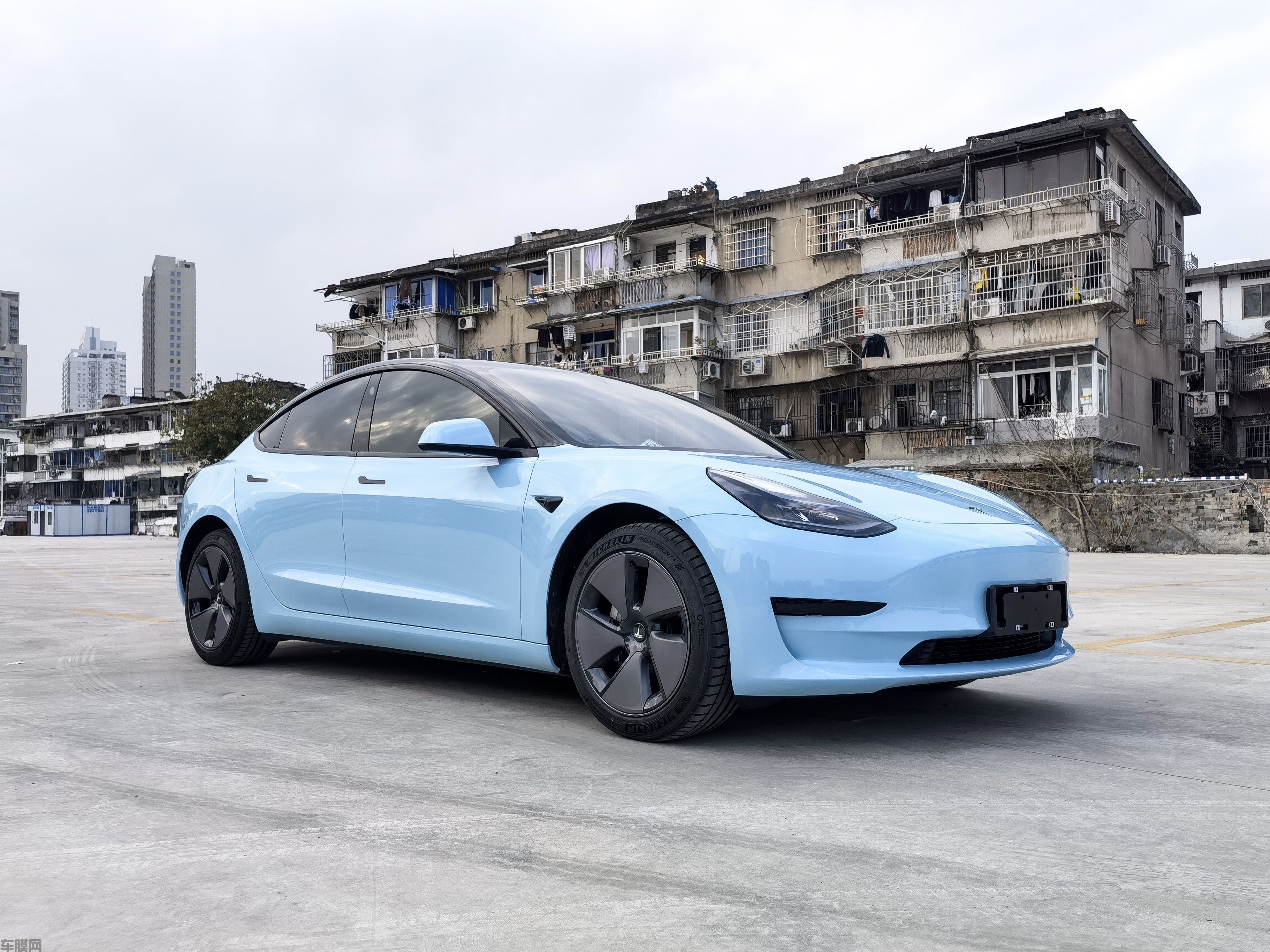 特斯拉model3 超亮海风蓝改色膜 效果图